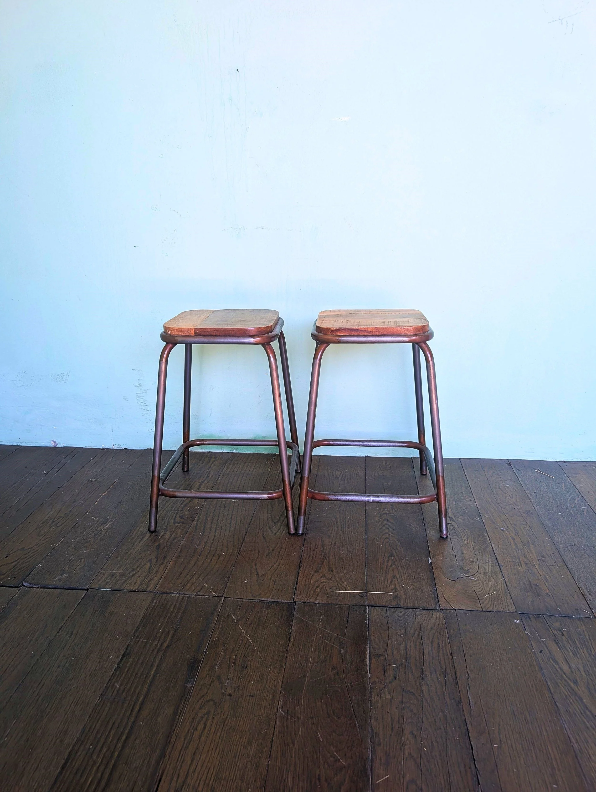 Set of bar Chairs - 01.jpg