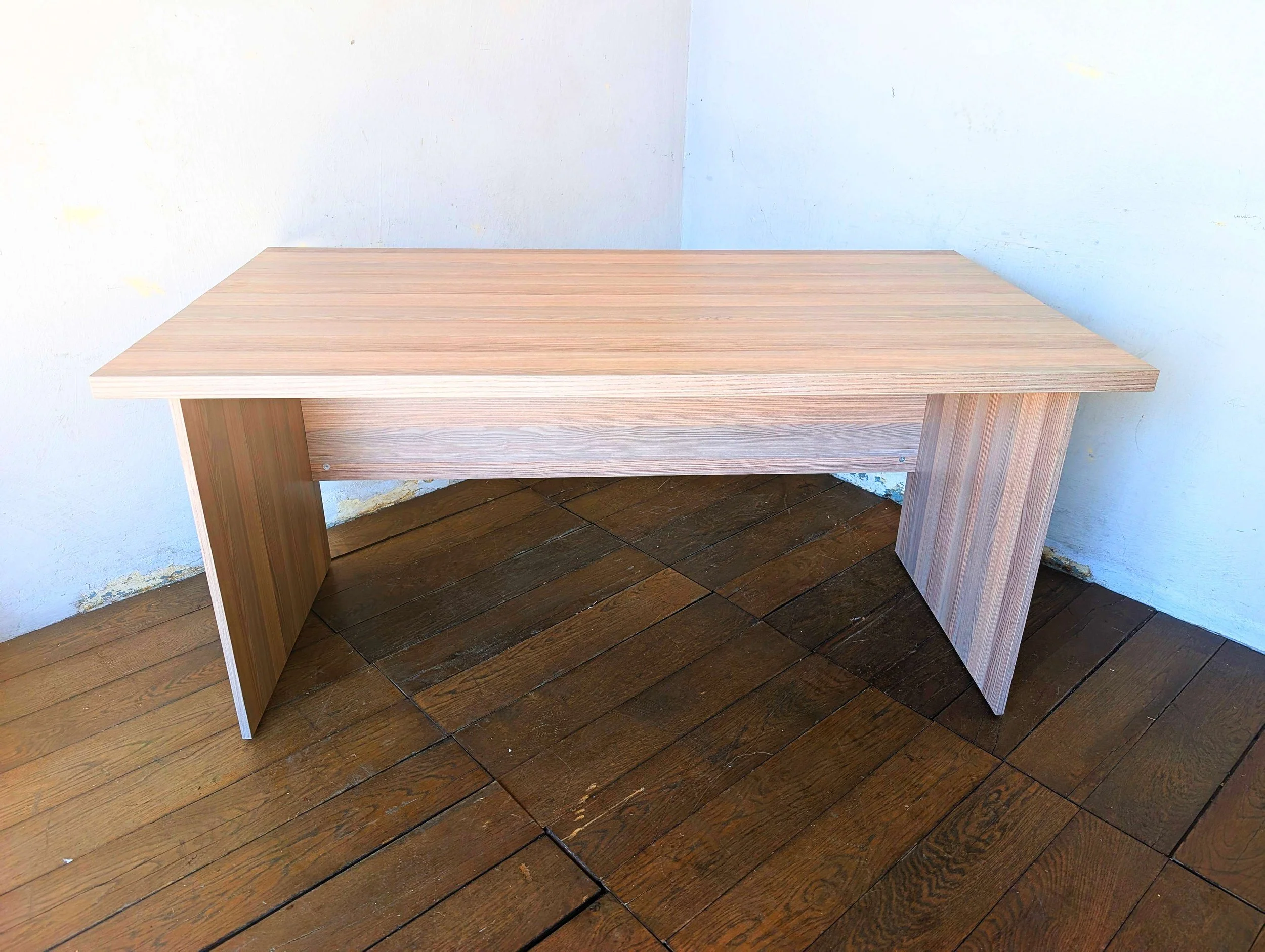 Office Desk A - 01.jpg