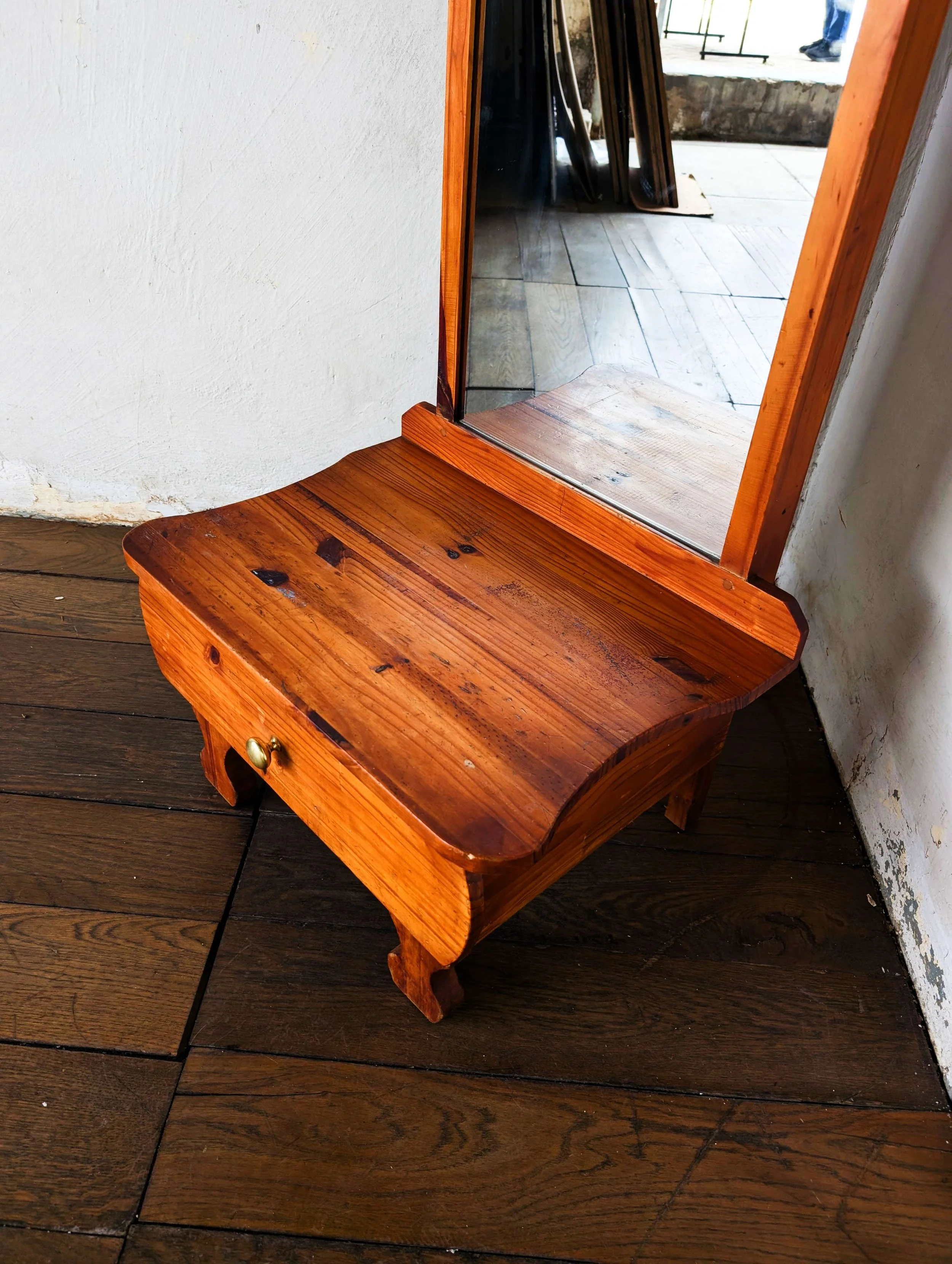 Dressing Table - 01 (2).jpg