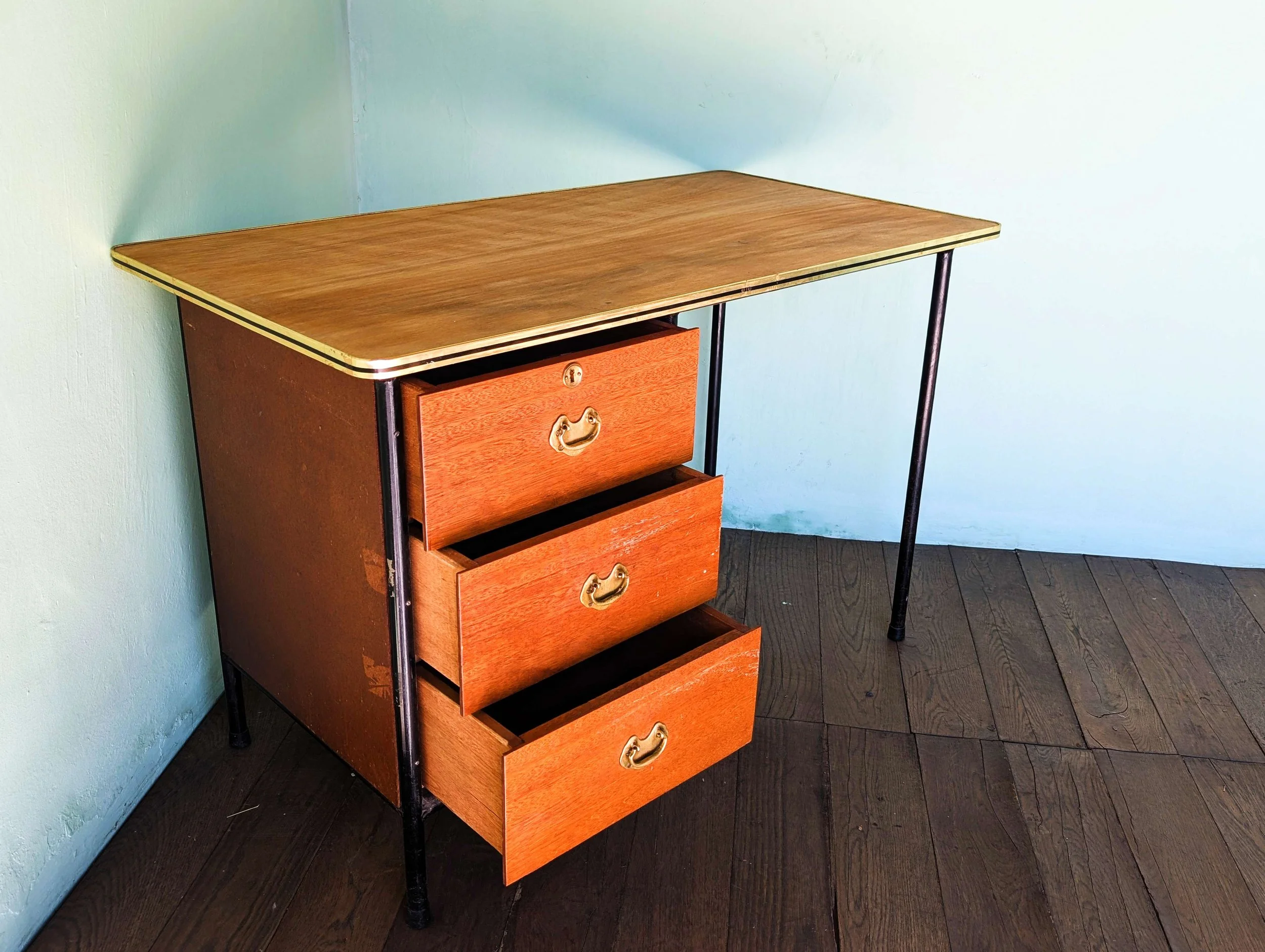 Study Desk - 04.jpg
