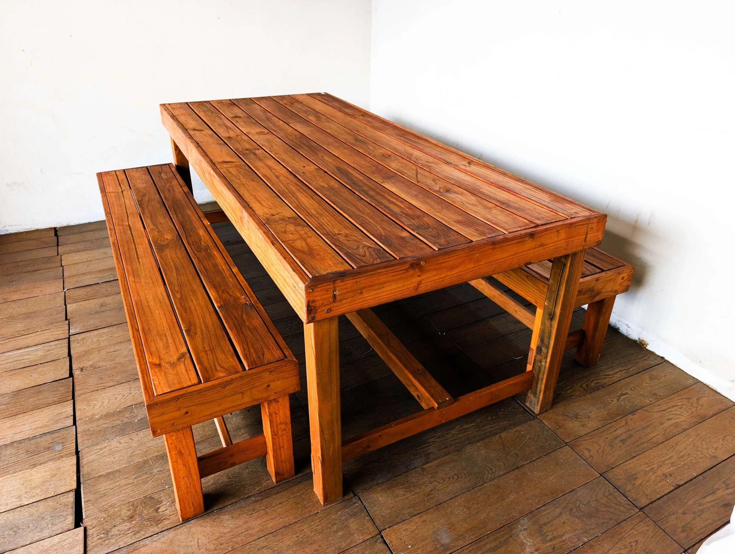 Table with 2 benches - 02.jpg