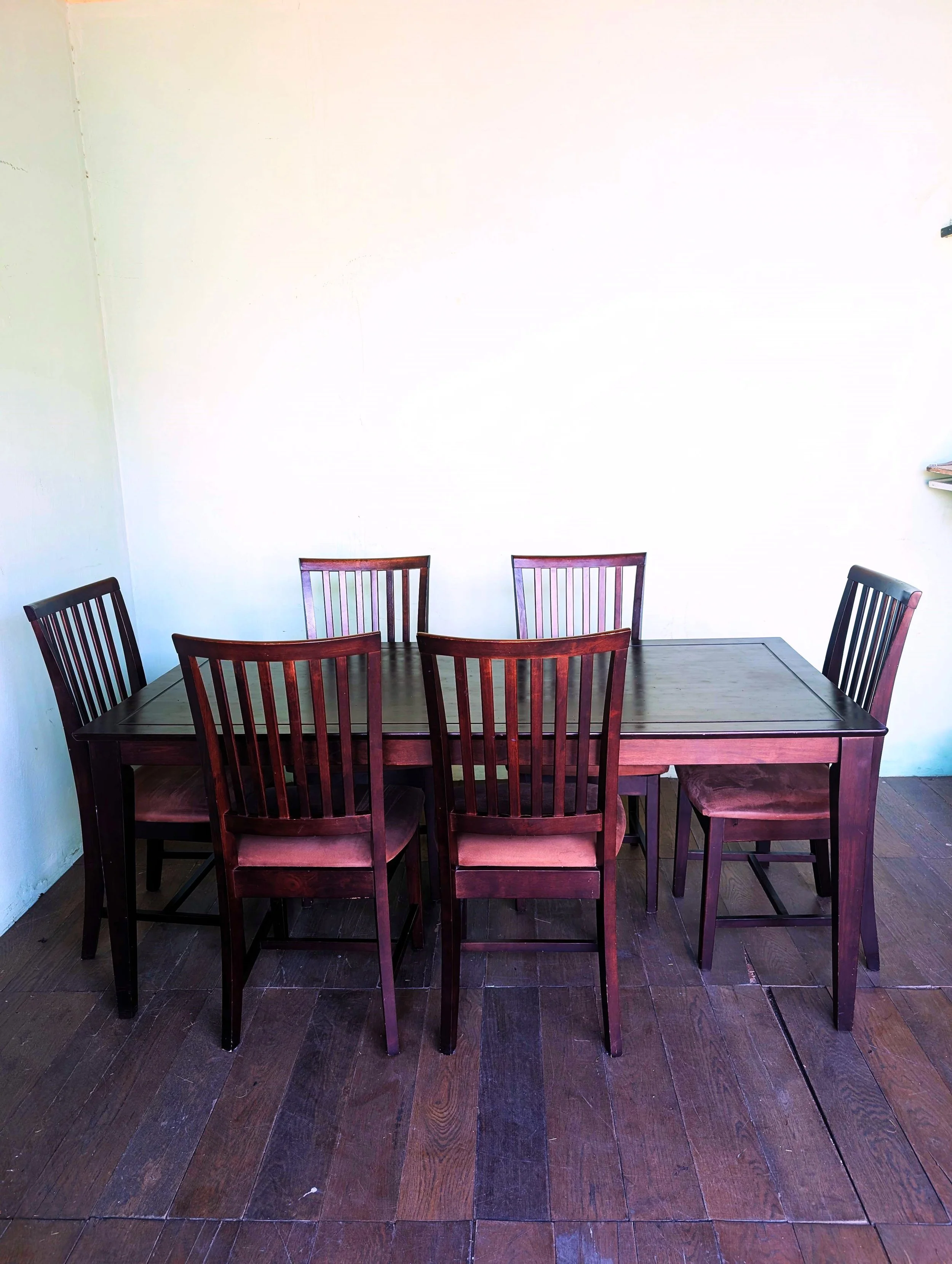Dining Table - 04.jpg
