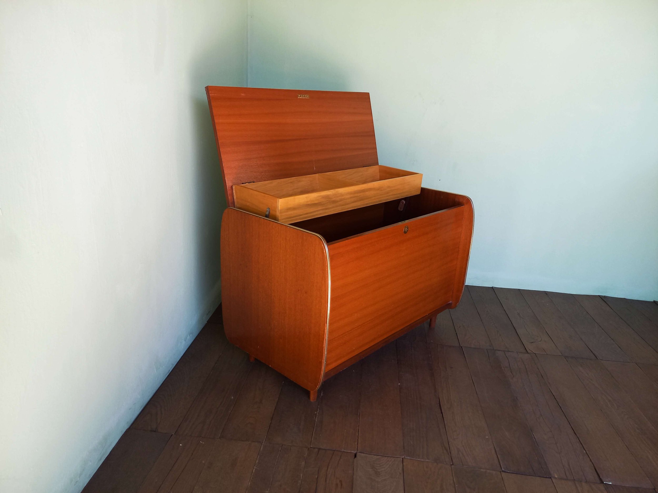 Modern Storage Trunk -04.jpg