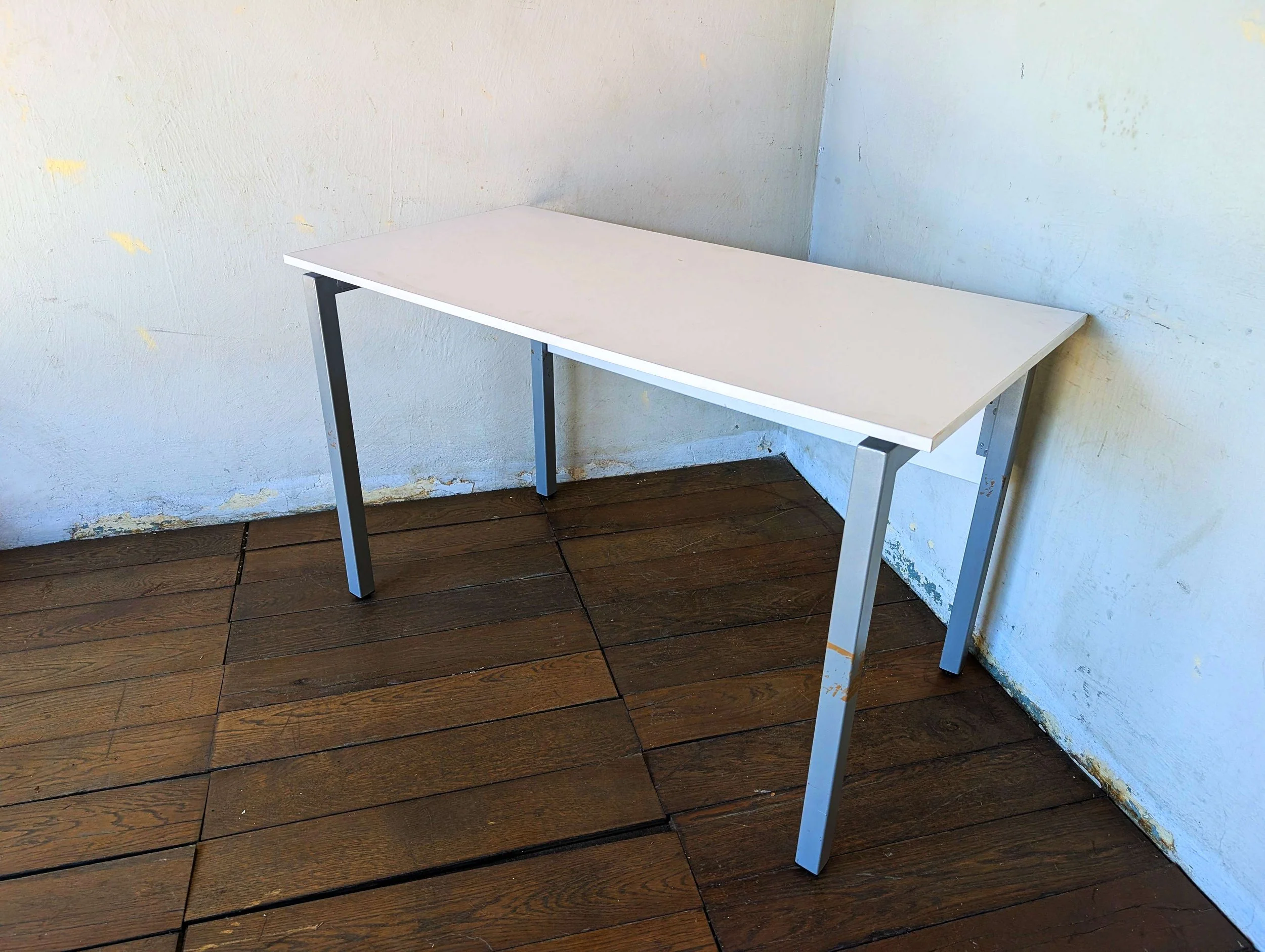 Study Desk - 01.jpg