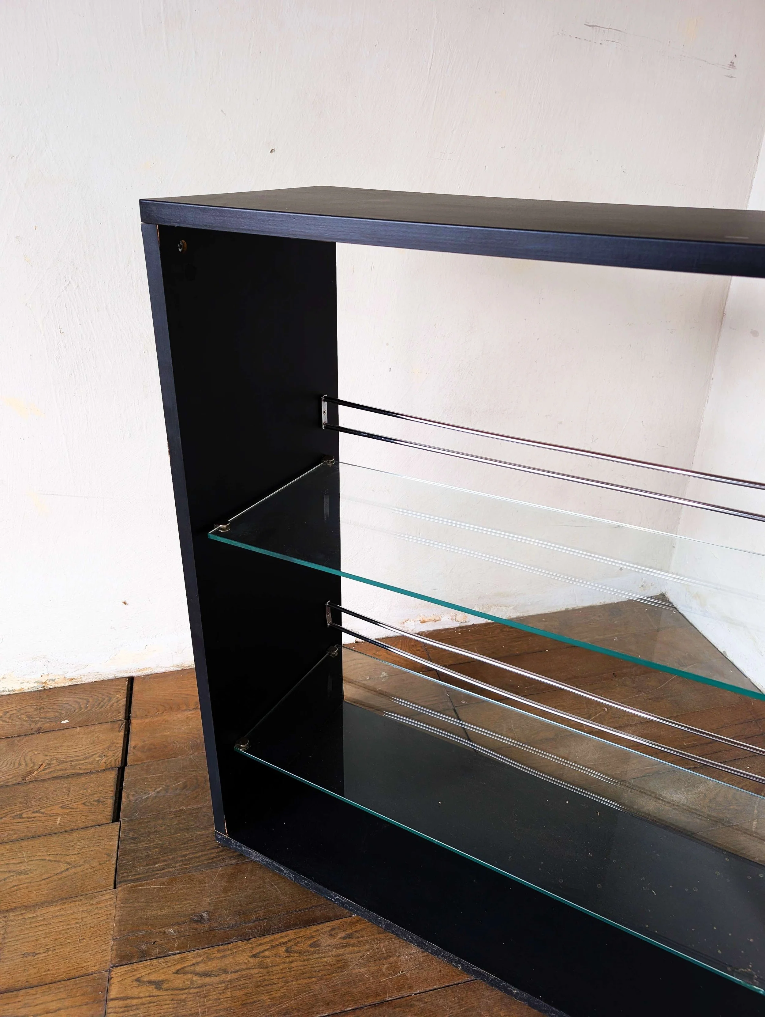 Glass Cabinet - 03.jpg