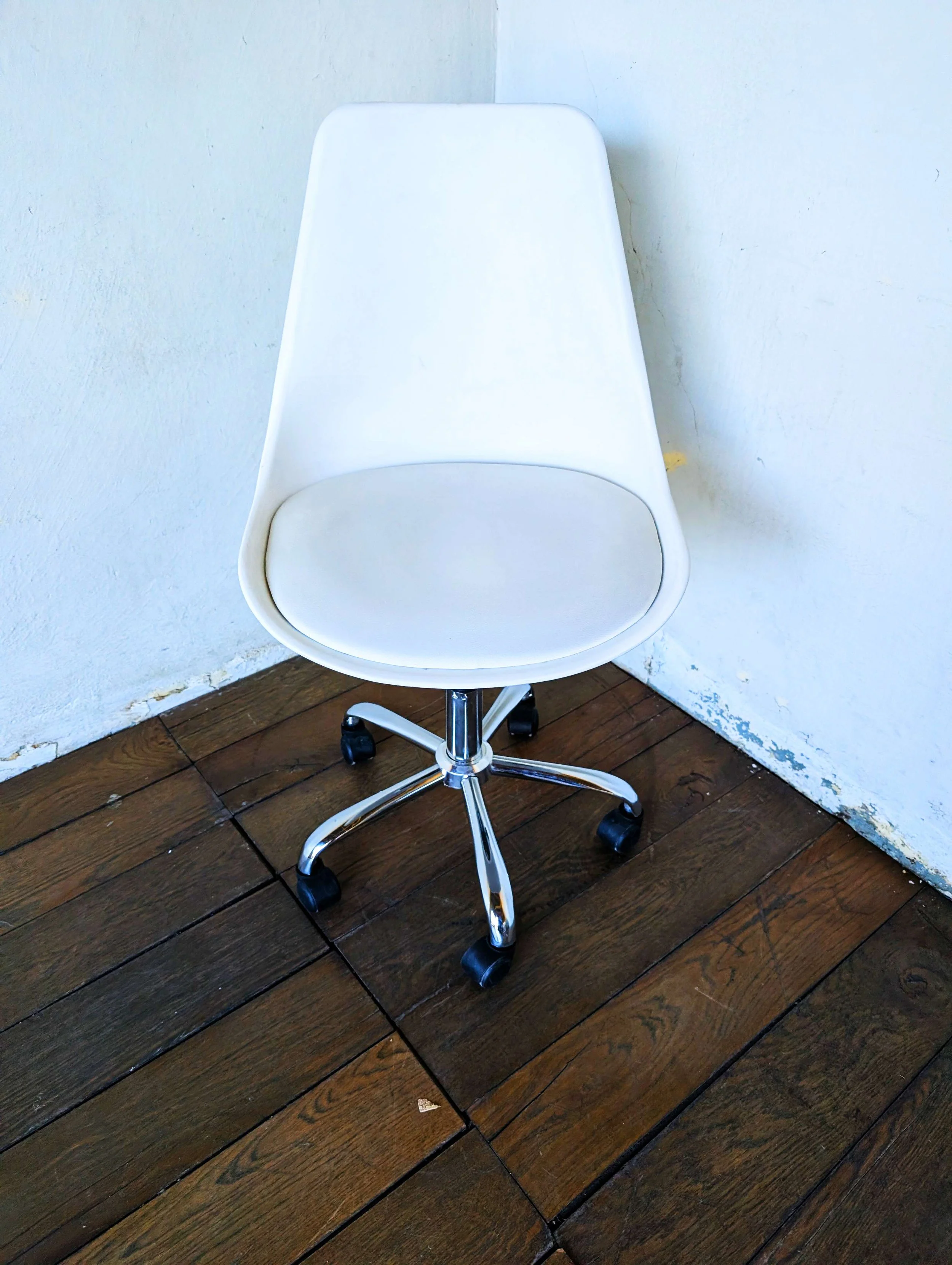 White C-04.jpg