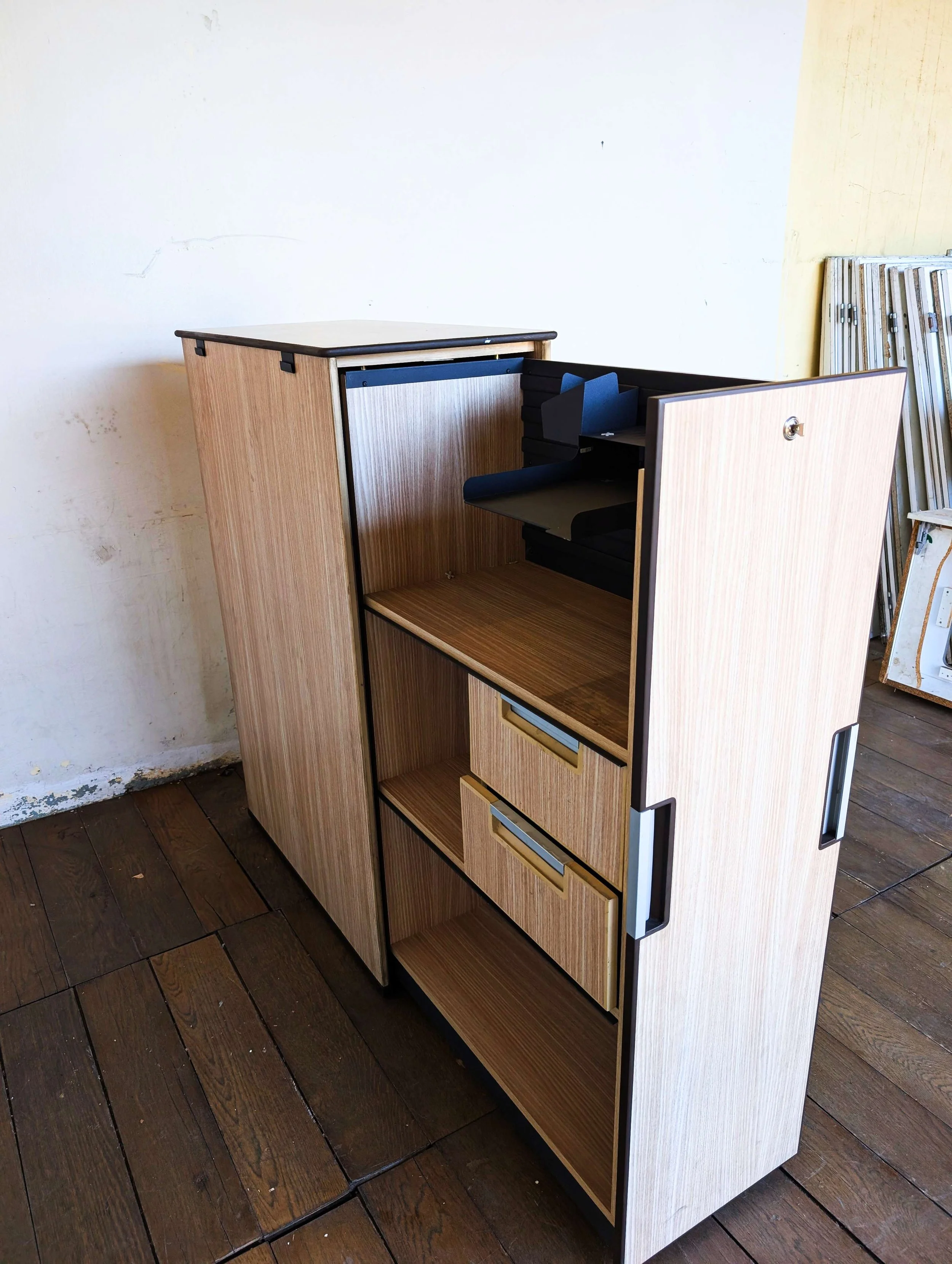 Pull out Office - 01.jpg