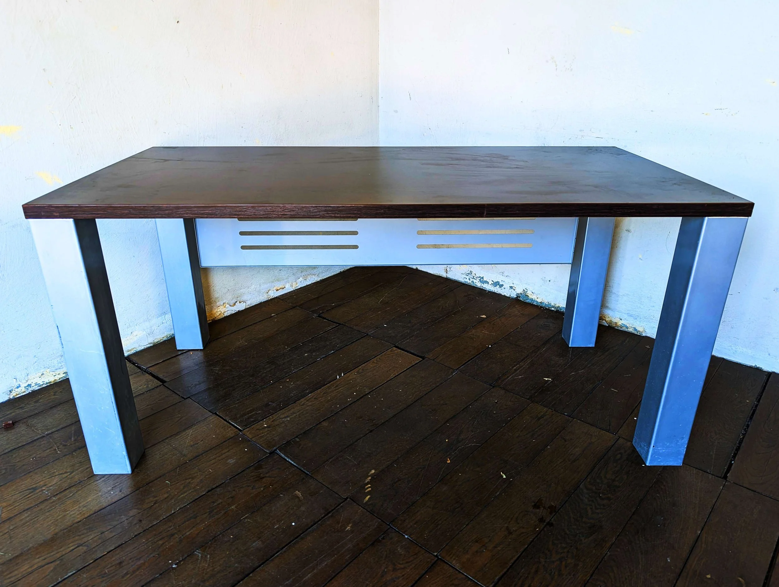 Office Desk - 01.jpg