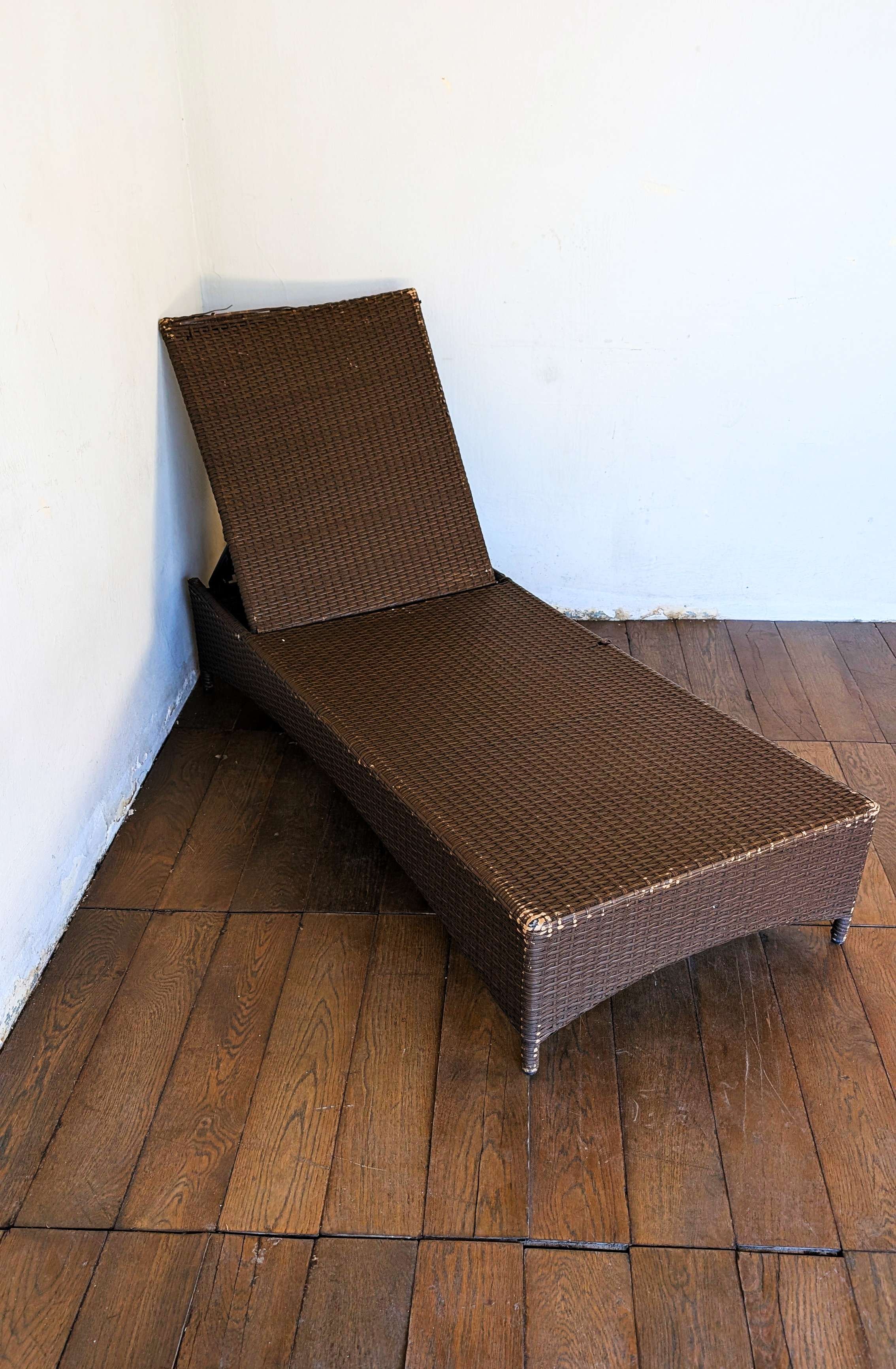 Pool Lounge - 02.jpg