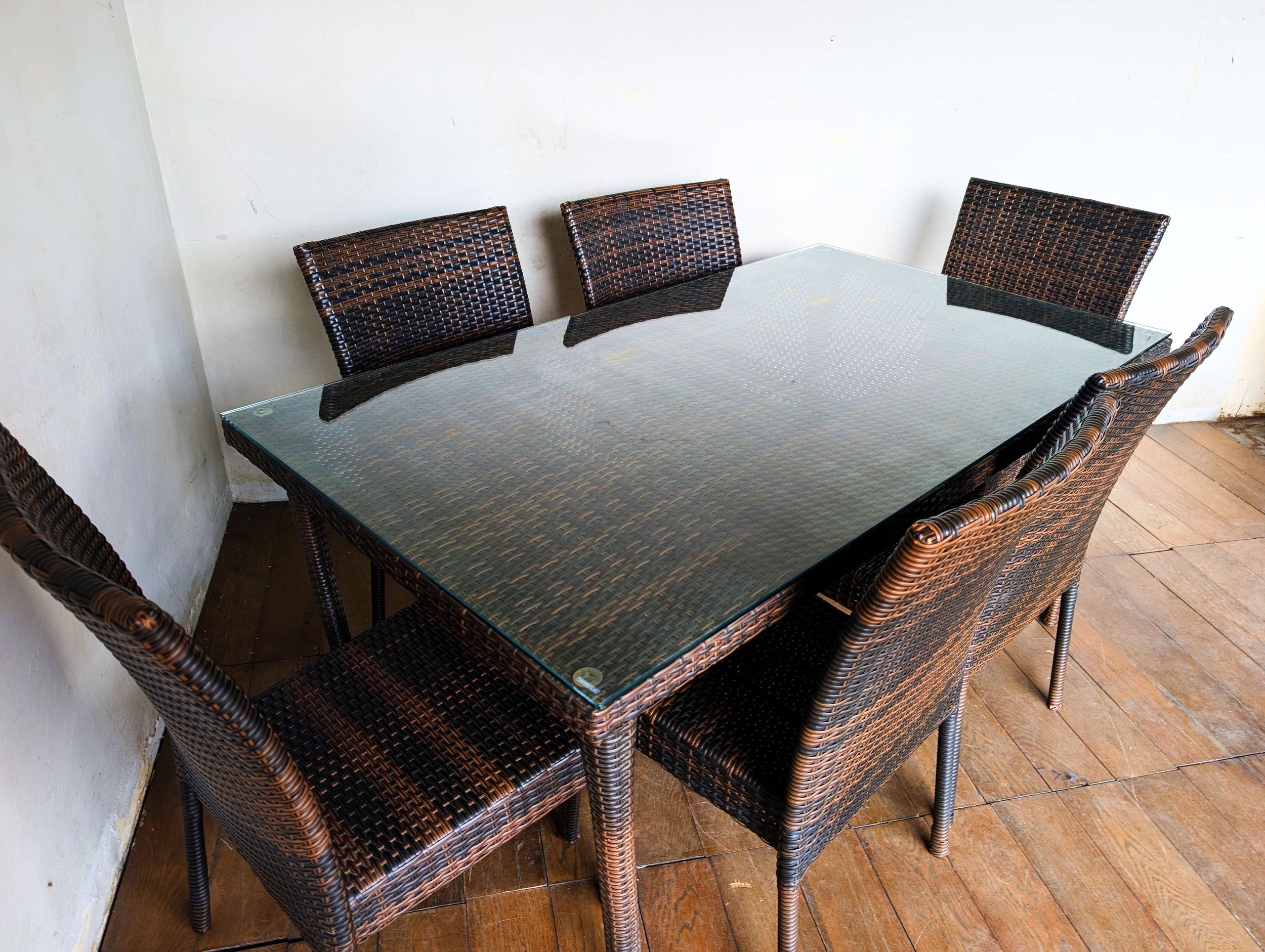 Table w6chairs - 02.jpg