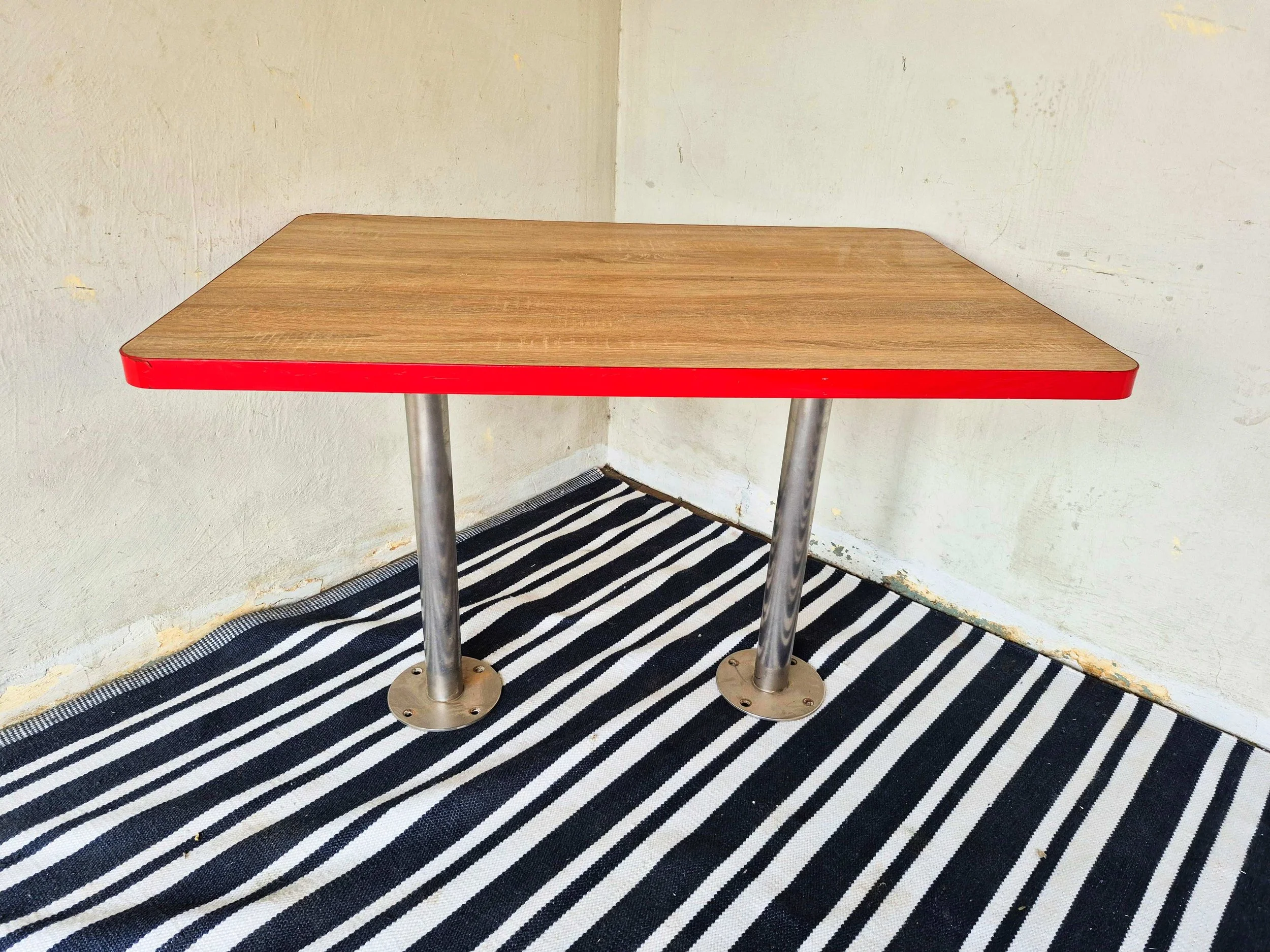 Outdoor table - 01.jpg