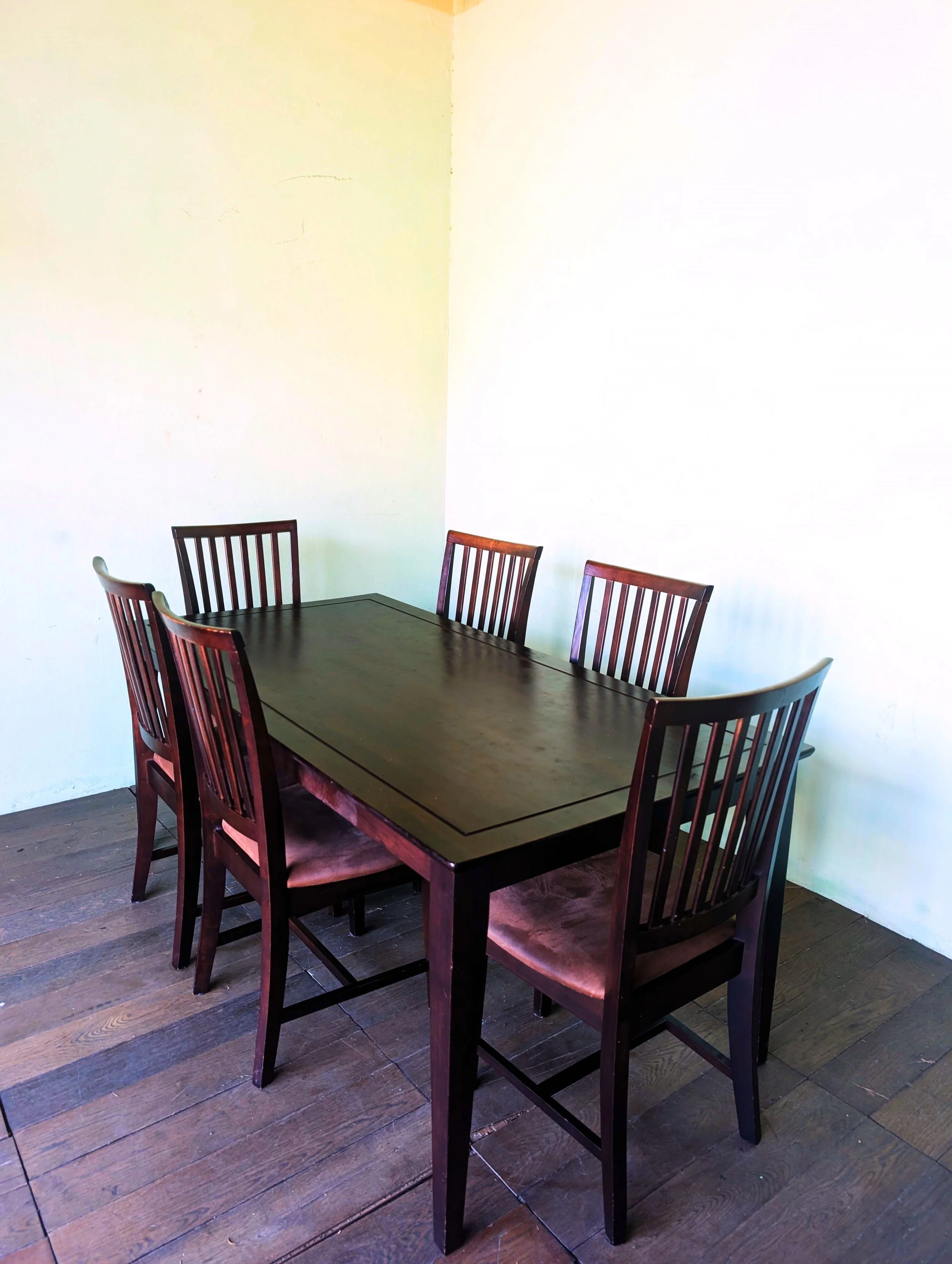 Dining Table - 03.jpg