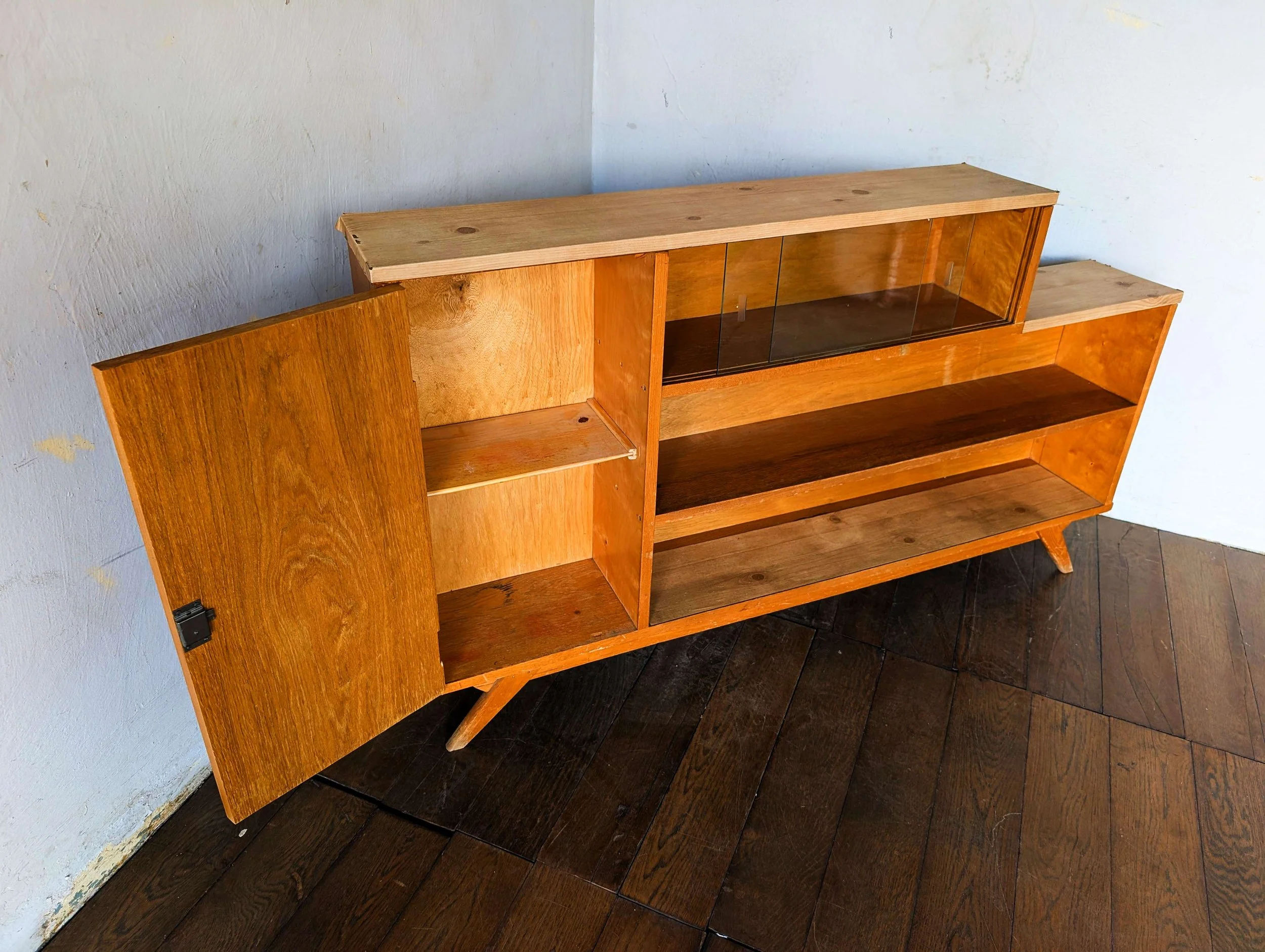 Wooden Cupboard - 03.jpg