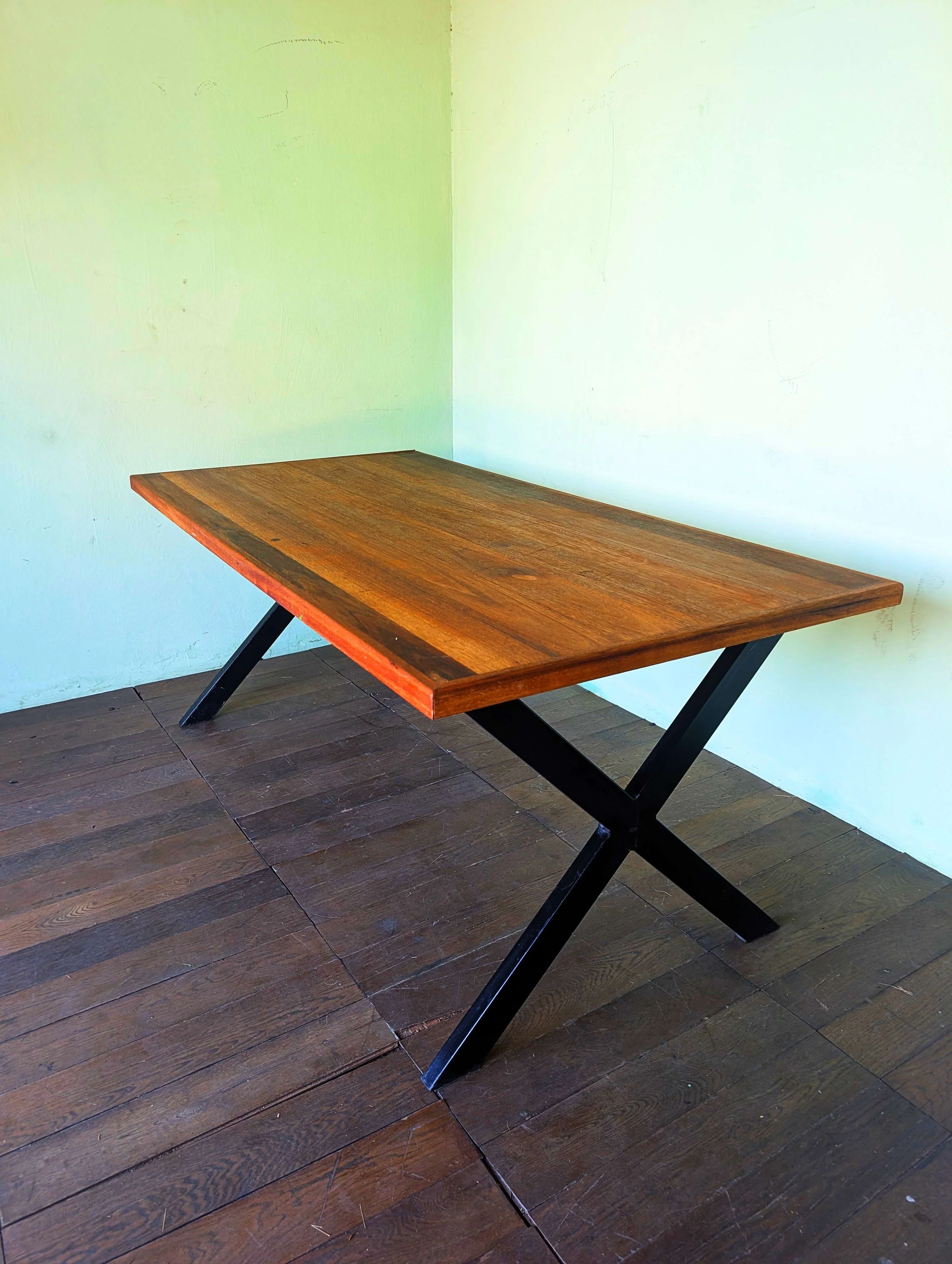 Dining Table - 02.jpg