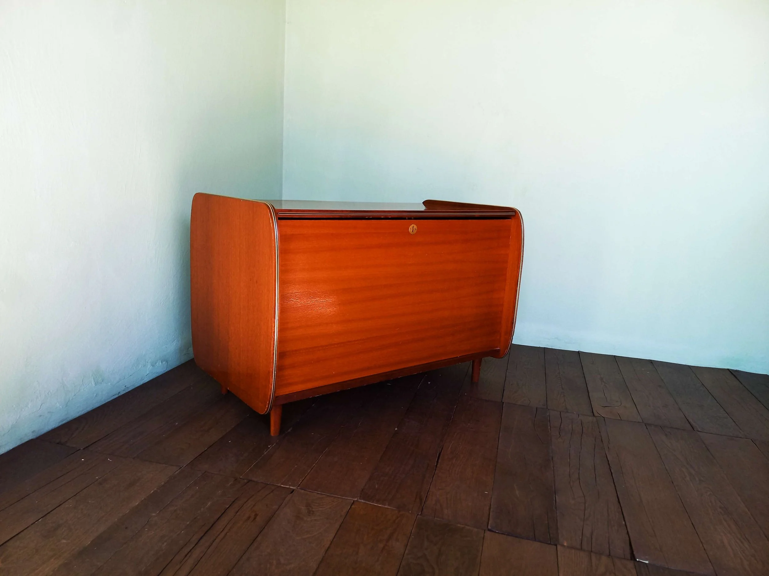 Modern Storage Trunk -02.jpg