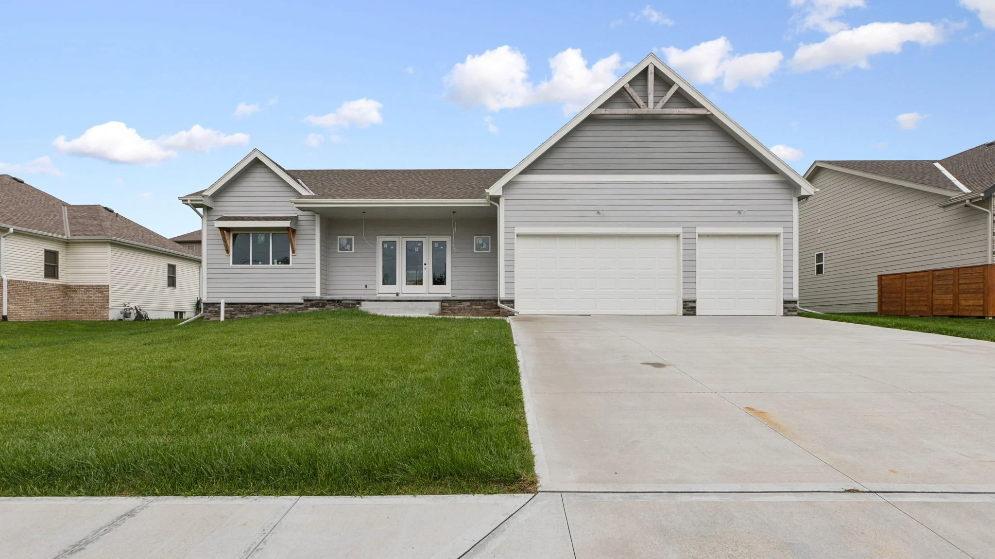 1-web-or-mls-7062 - 808 Grandview Dr_01.jpg