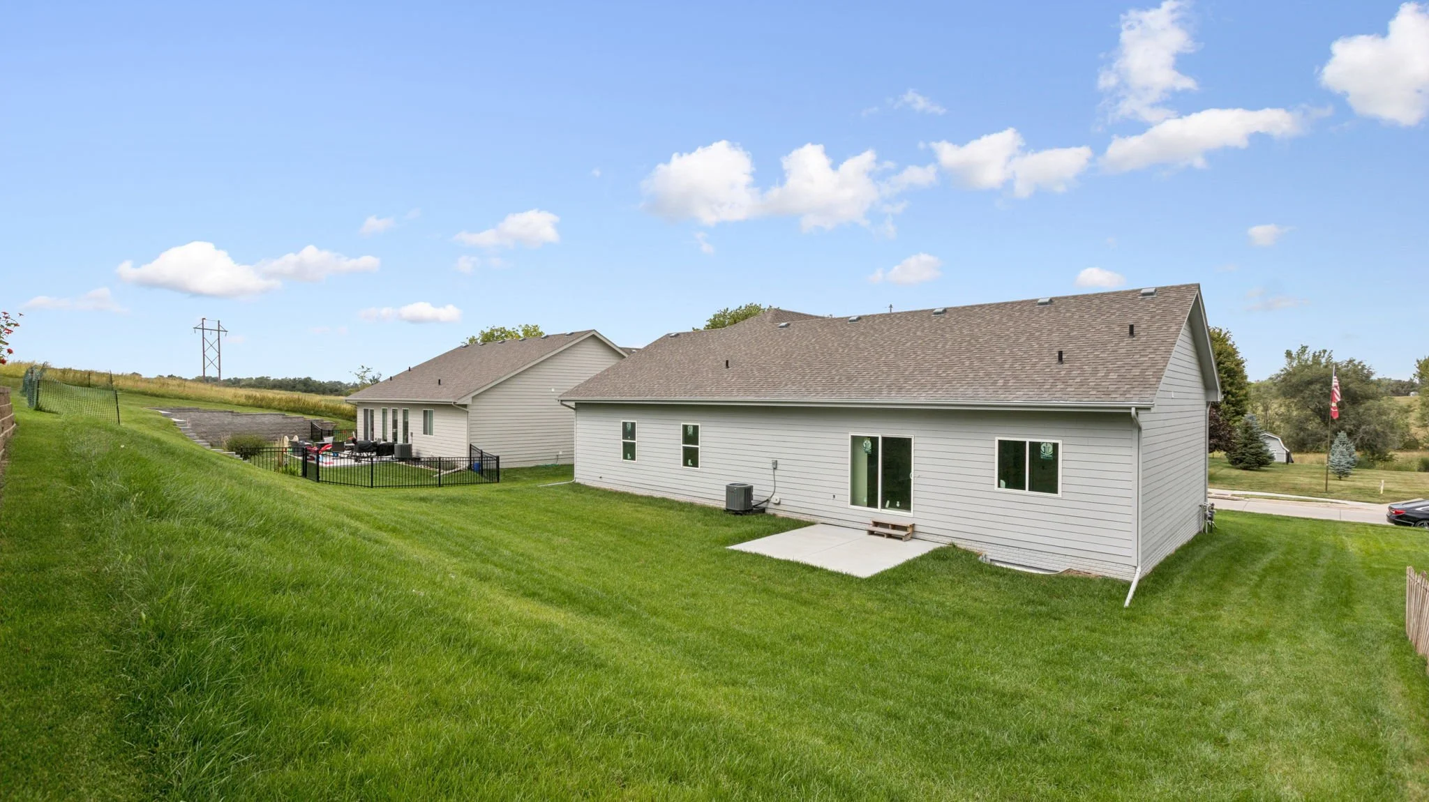 22-web-or-mls-7062 - 808 Grandview Dr_22.jpg