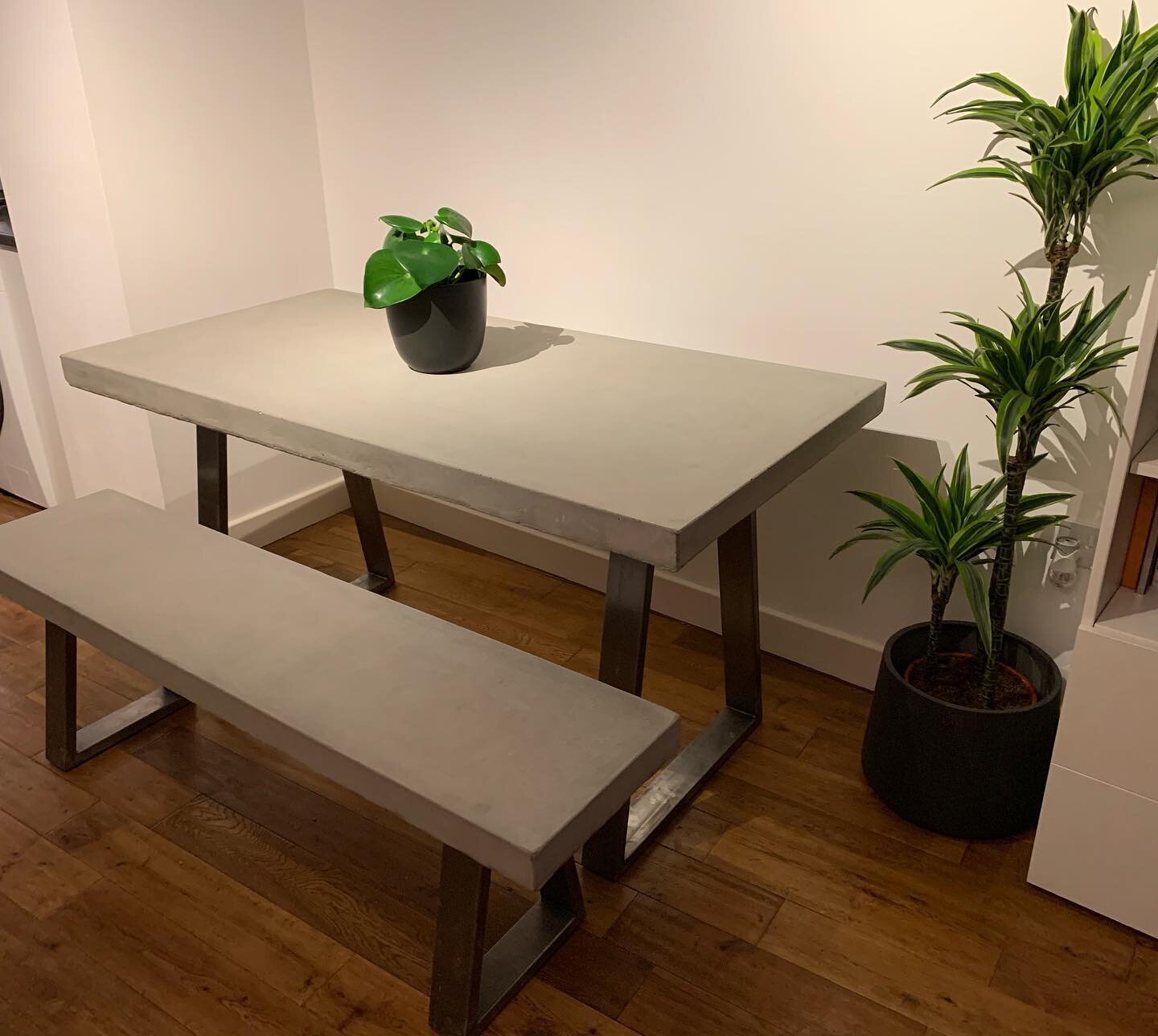 Another concrete dining table &amp; bench delivered to its new home in East London ✌🏾

Had a lot of fun working with Alex to create something bespoke for his kitchen living space. A natural concrete finish with industrial steel legs ✔️

Give us a sh