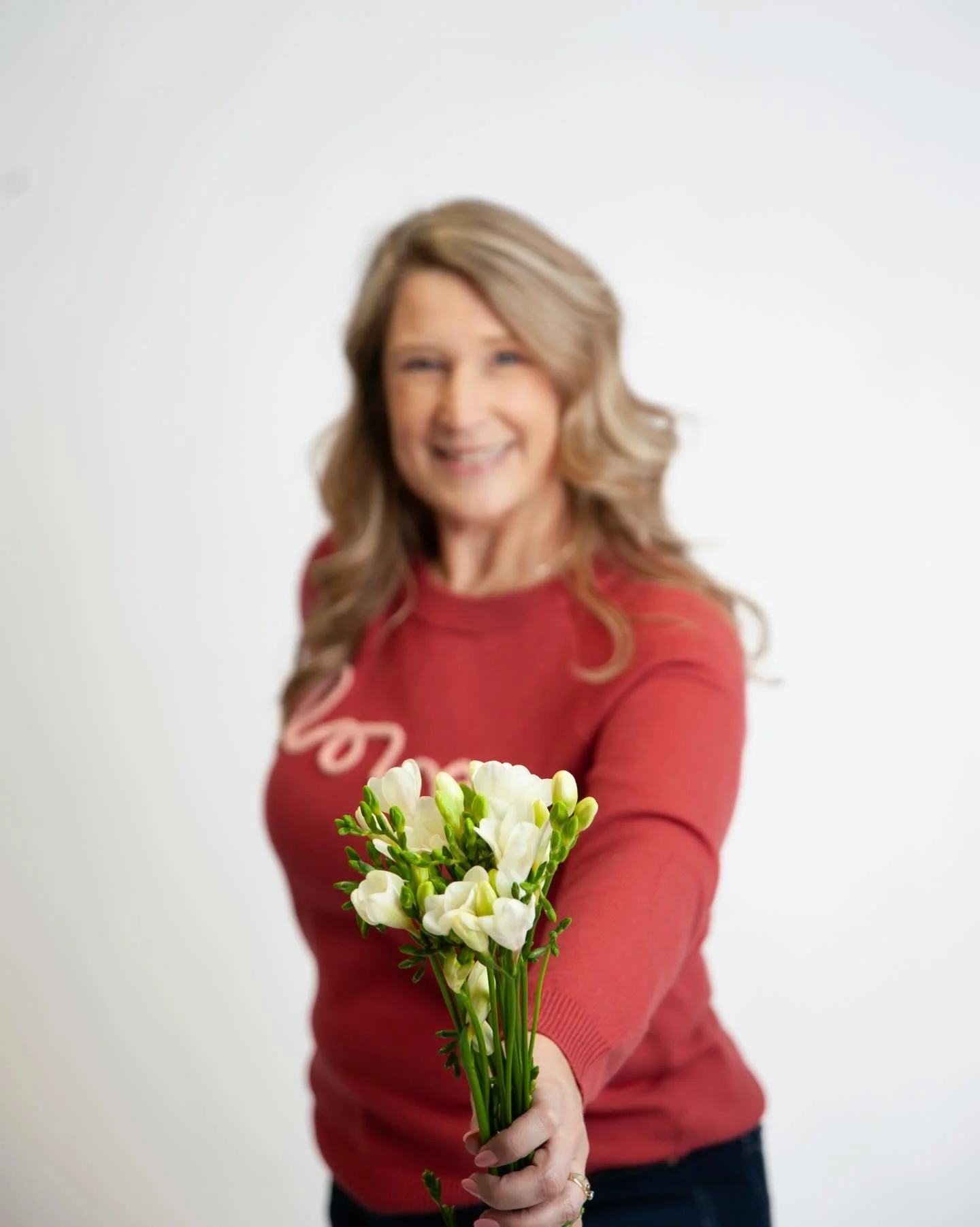 Wearing my heart on my sweater today. ❤️
And handing these flowers to YOU. 💐
To every client who has trusted me&hellip; To every senior who has laughed with me&hellip; To every parent who cheers from the sidelines&hellip; To everyone who follows alo