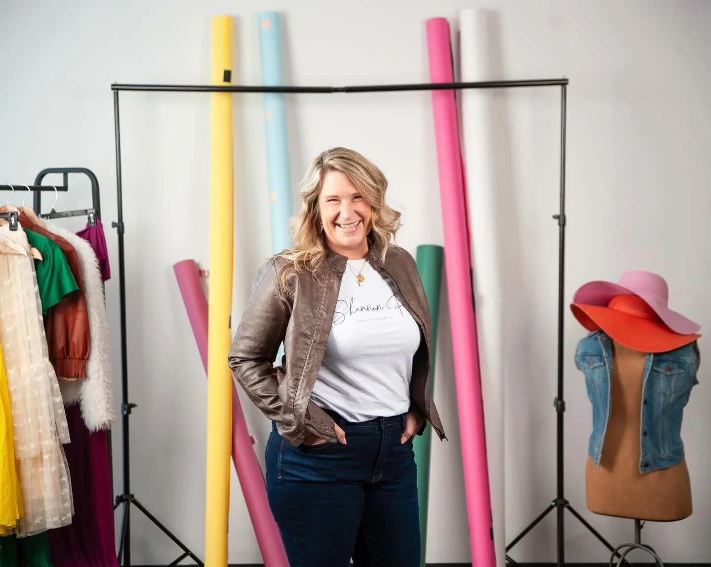 This isn&rsquo;t just a backdrop wall. It&rsquo;s possibility. ✨
Every session I design starts with you, your personality, your style, your story.
We choose colors that complement your skin tone. 💕 Textures that photograph beautifully. Outfits that 