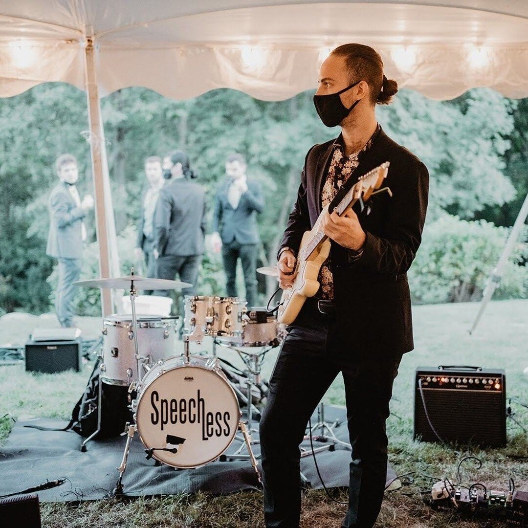 Here's a little playlist tip: Want to bring a cozy, classy vibe to your next dinner party? We recommend queuing up Girl From Ipanema to set just the right tone.
And it's not just for dinner parties... Date night, drinks over zoom, a bubble bath - eve