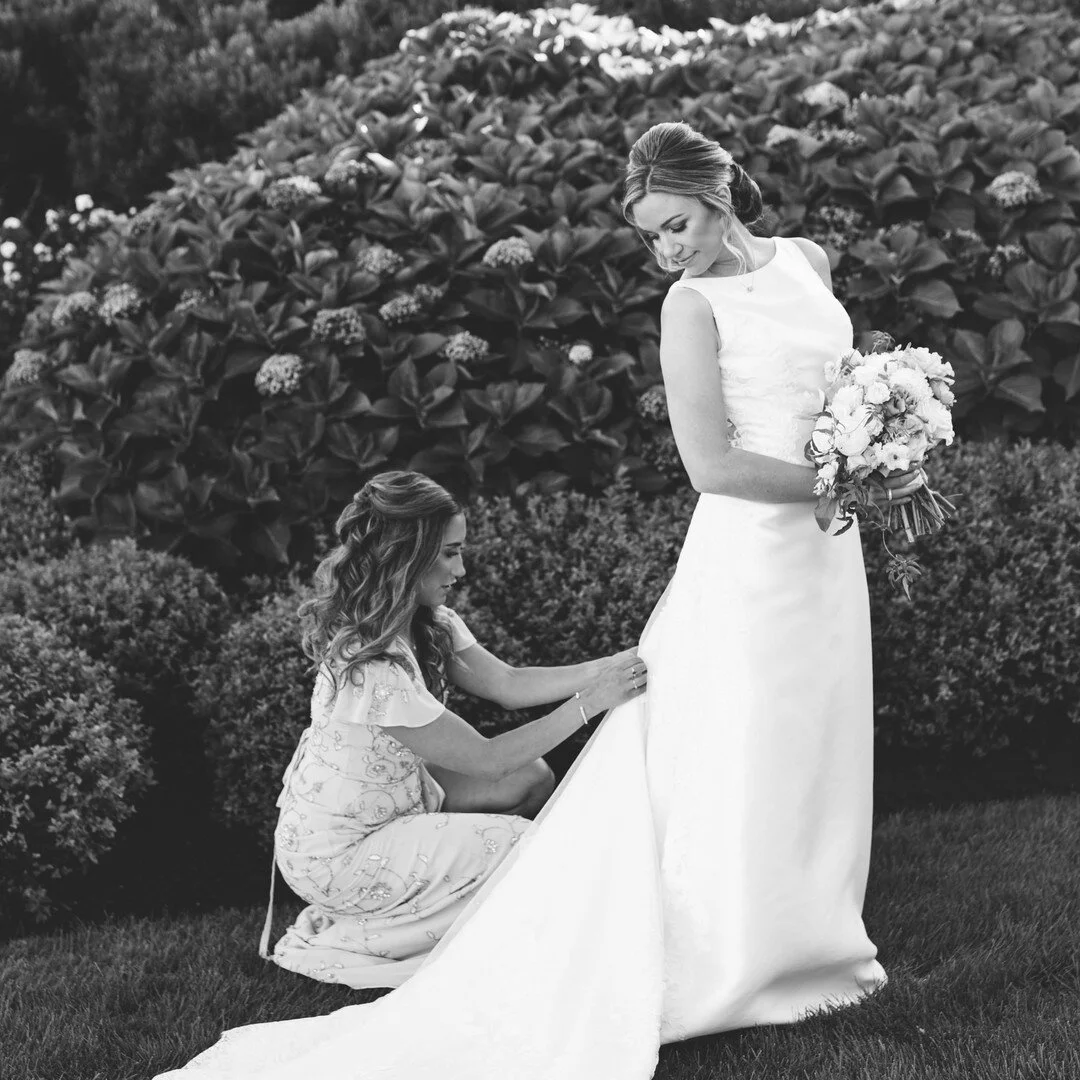 What's your favorite ceremony music swap-out? This year we're swapping out "Here Comes the Bride" for "At Last" by Etta James. This dramatic track will have your guests feeling the romance! 
.
📸: @baileyqphoto
.
.
.
.
.
.
#speech