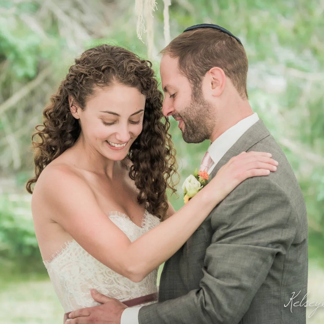 This week, we're celebrating Annie and Ben who, like so many couples this past year, pivoted away from a large celebration to the backyard micro-wedding of their dreams. Learn more about Annie and Ben and read about how their special day came togethe