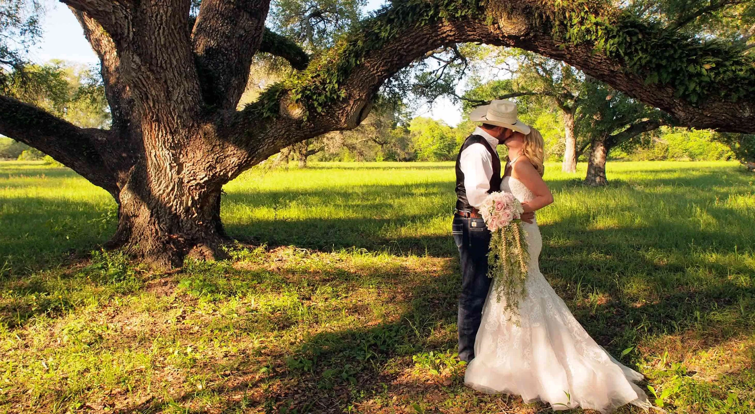 5e0f891f6a42a4b38c4be0df_blisswood-under-oaks-slide.jpg