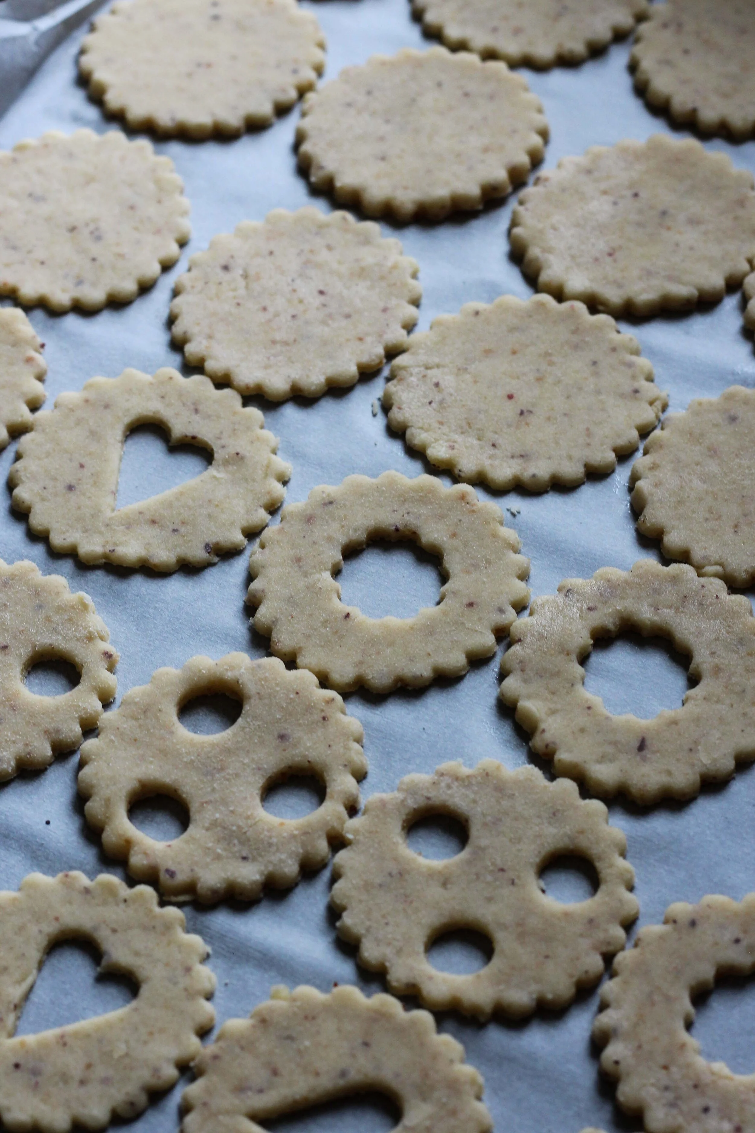 Linzer Augen Aka Spitzbuben Are Typical Austrian Christmas Cookies This Vegan Kekse Recipe Is Not Only Easy To Make But Also Super Delicious Fran S Future Kitchen 