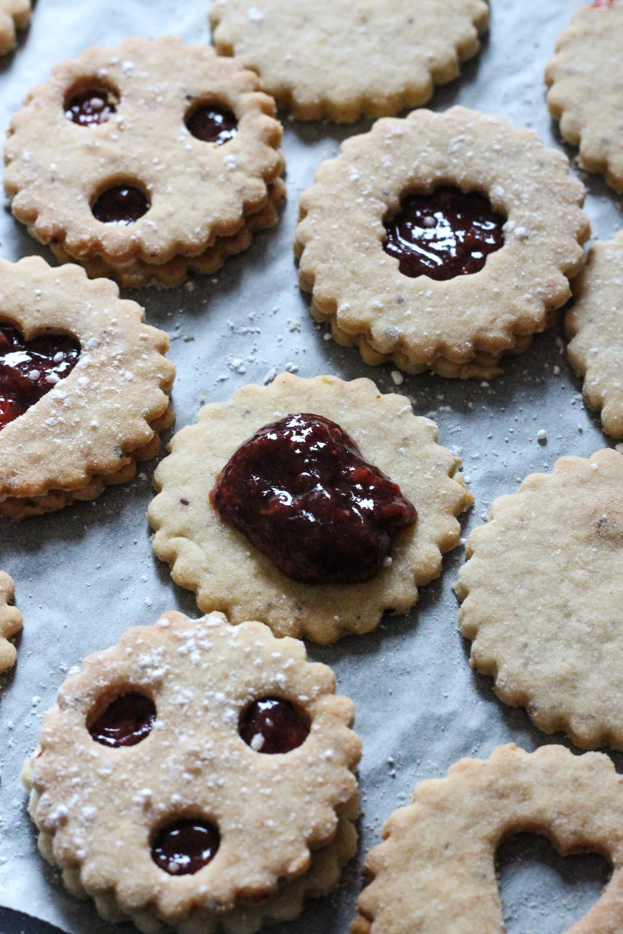 Linzer Augen Aka Spitzbuben Are Typical Austrian Christmas Cookies This Vegan Kekse Recipe Is Not Only Easy To Make But Also Super Delicious Fran S Future Kitchen 