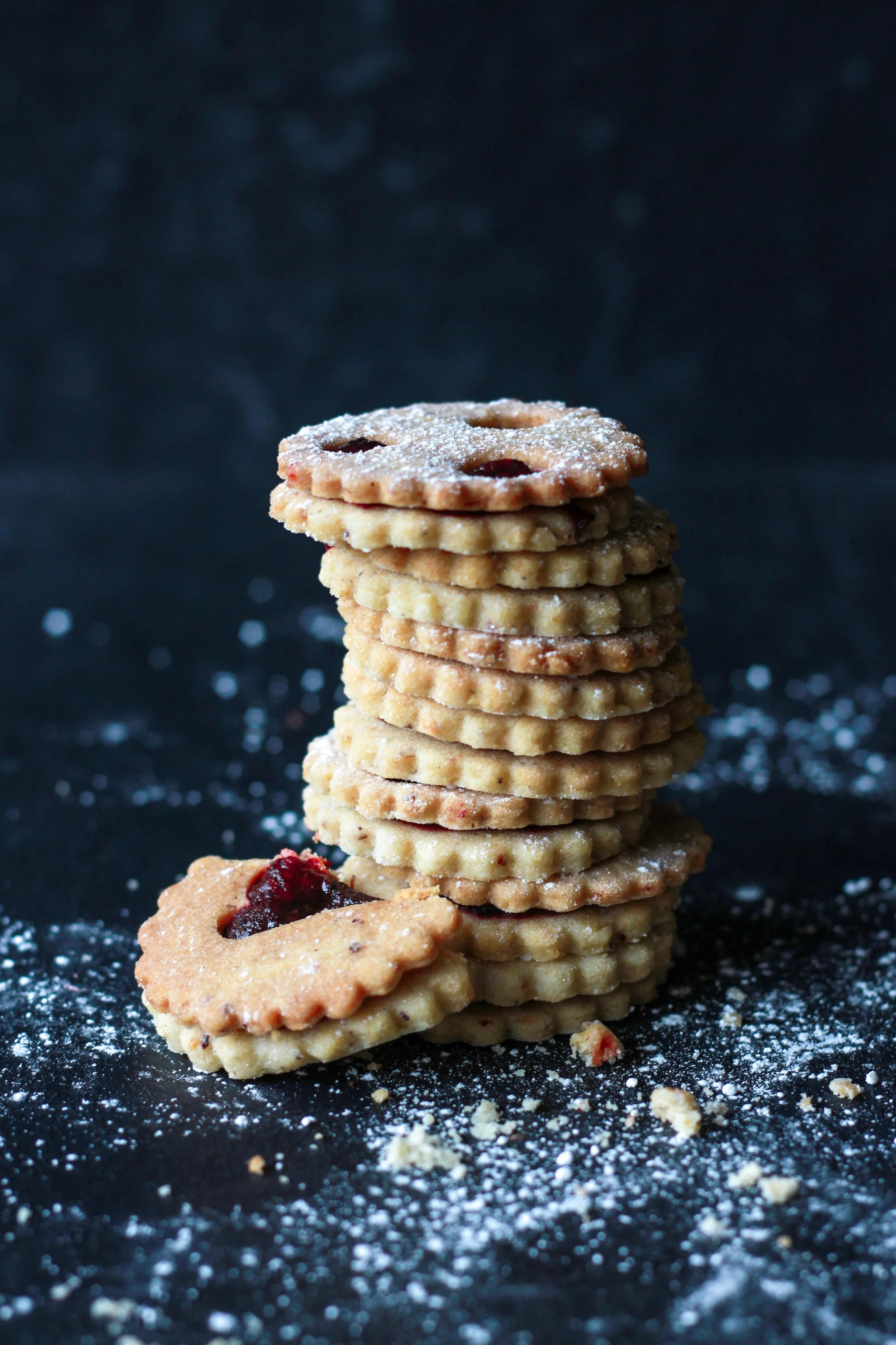 Linzer Augen Aka Spitzbuben Are Typical Austrian Christmas Cookies This Vegan Kekse Recipe Is Not Only Easy To Make But Also Super Delicious Fran S Future Kitchen 