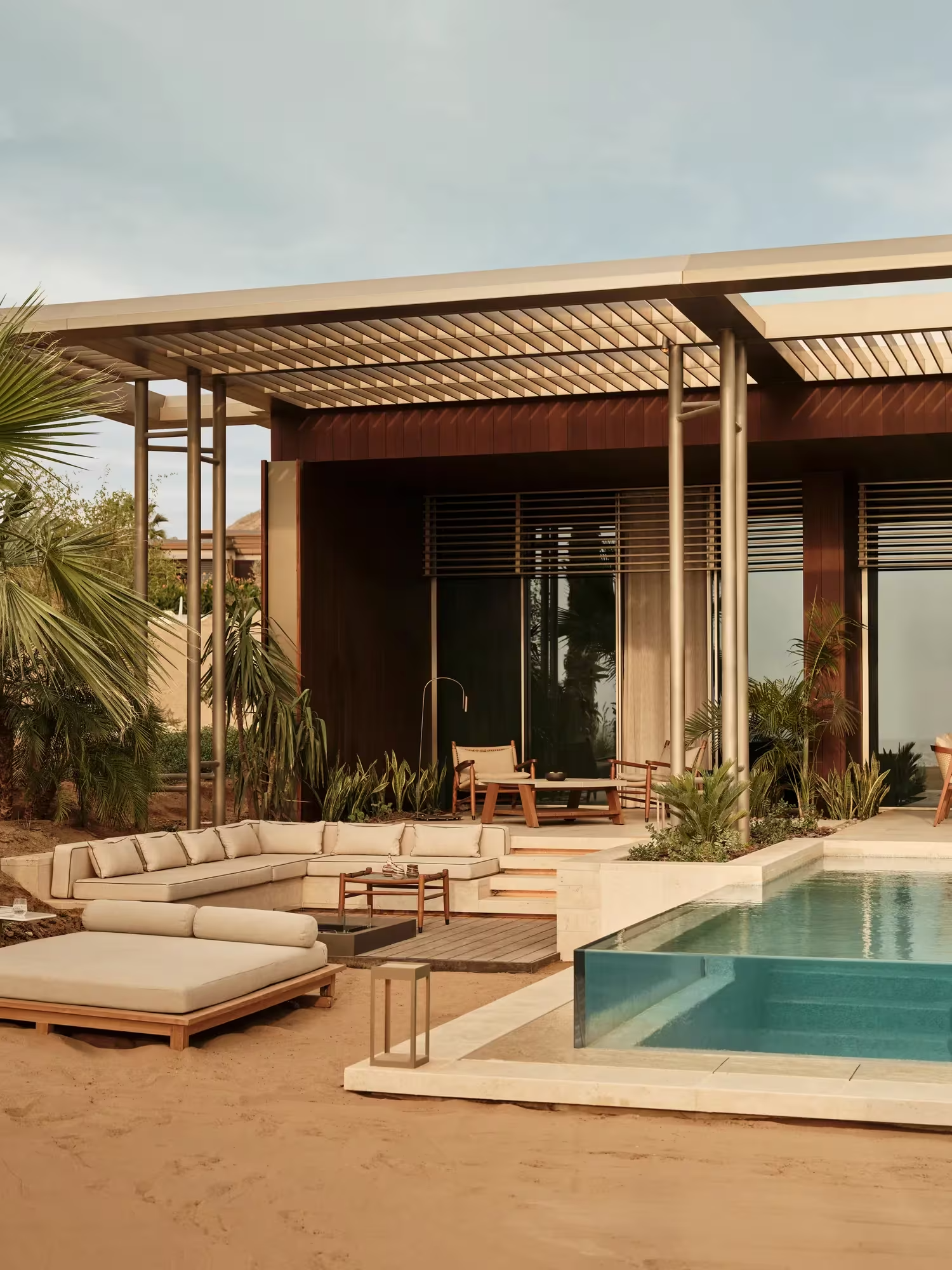 RWAML_Facilities_Room_SeaViewPrivatePoolSuite_Outdoor_Hero.png