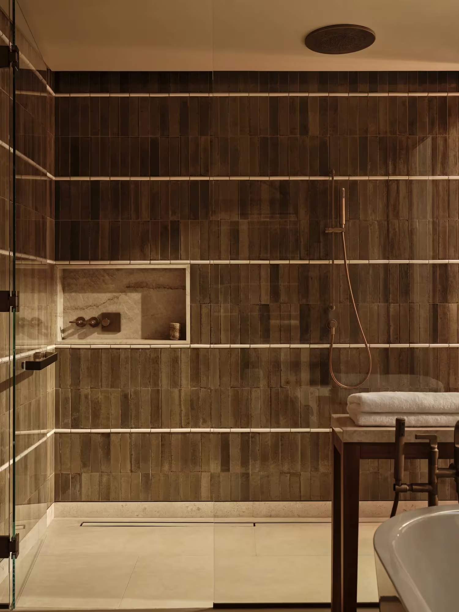 RWAML_Facilities_Room_SeaViewOneBedroomPrivatePoolVilla_Bathroom_Shower.png