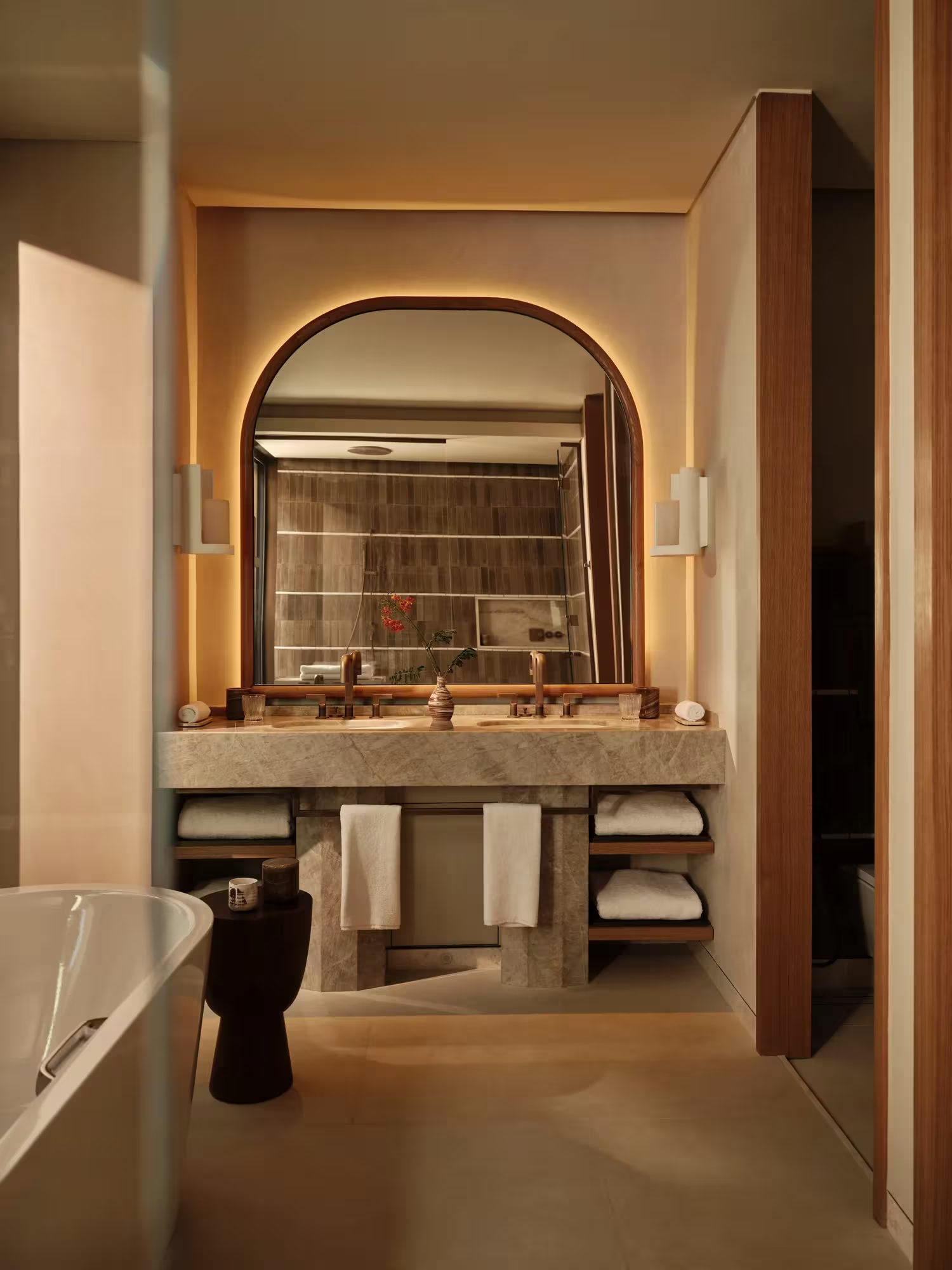 RWAML_Facilities_Room_SeaViewOneBedroomPrivatePoolVilla_Bathroom.png