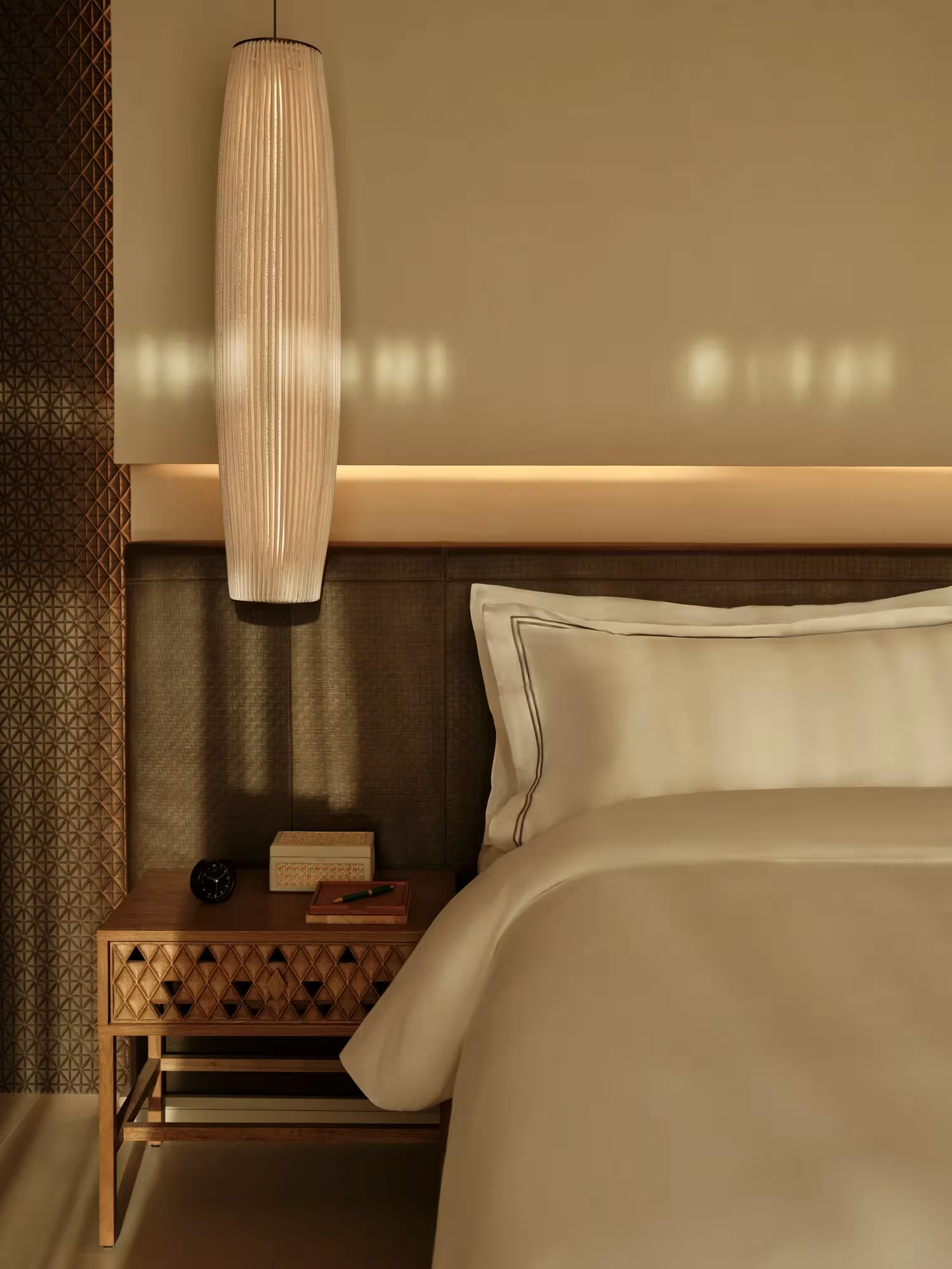 RWAML_Facilities_Room_SeaViewPrivatePoolSuite_Bedroom.png
