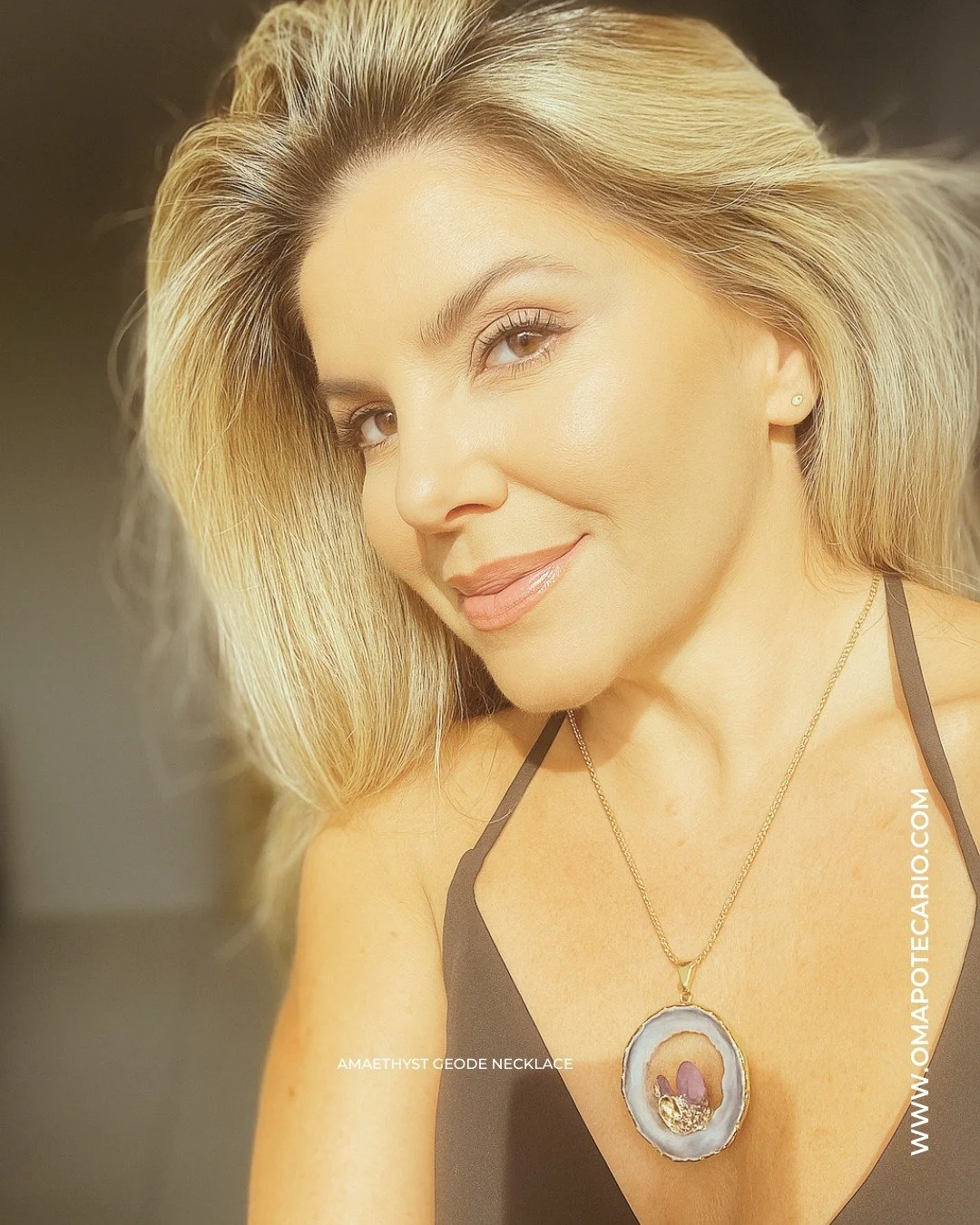 Una GEODA AMATISTA colgante es curativa para nuestro bienestar f&iacute;sico, equilibrio emocional y crecimiento espiritual. Te protege el aura y ayuda a mantener en orden tu ansiedad o estr&eacute;s. 

⟶ Este collar lo consigues en nuestro Shop Onli