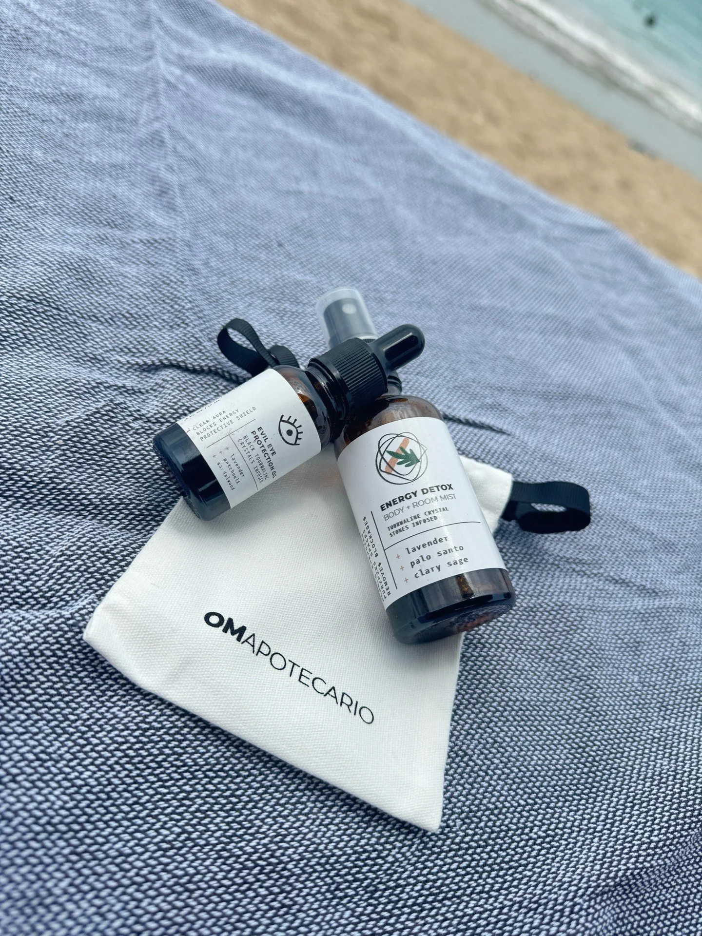 ▼ 😮 Sientes que tus energ&iacute;as est&aacute;n bajas o que necesitas limpiar el entorno porque est&aacute; pesado o cargado?  Tanto el Energy Detox Mist como el Aceite de Protecci&oacute;n hacen el DUO DIN&Aacute;MICO para que limpies tu aura de f