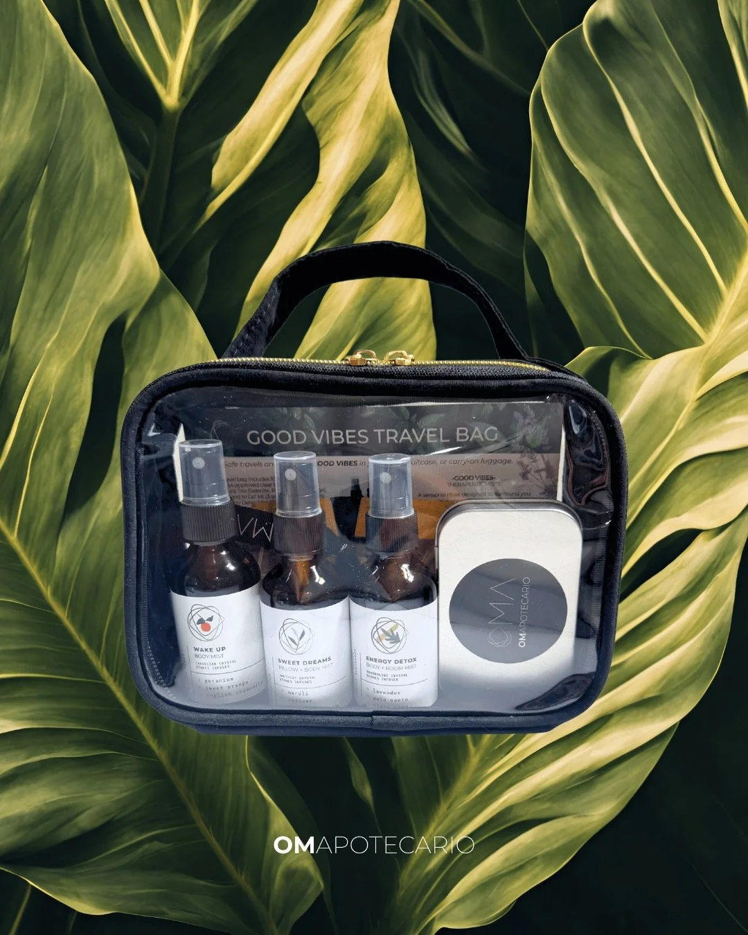 Porque las BUENAS VIBRAS se llevan dondequiera!!! Ahora lleva contigo este Travel Bag con la energ&iacute;a y poderosa sanaci&oacute;n que traen estas esencias de aromaterapia de lujo de Omapotecario.

► Incluye 10 piezas!!: 3 Mists (Energy Detox, Wa