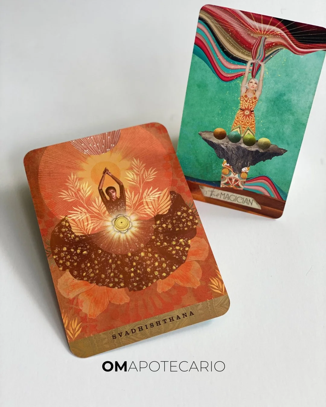 El Mago te recuerda que ya tienes las herramientas: palabra, intenci&oacute;n y presencia.

Svadhisthana te devuelve el pulso del alma: deseo, placer, emoci&oacute;n y flujo.

Esta combinaci&oacute;n te pide algo simple y valiente:
crea desde el cuer