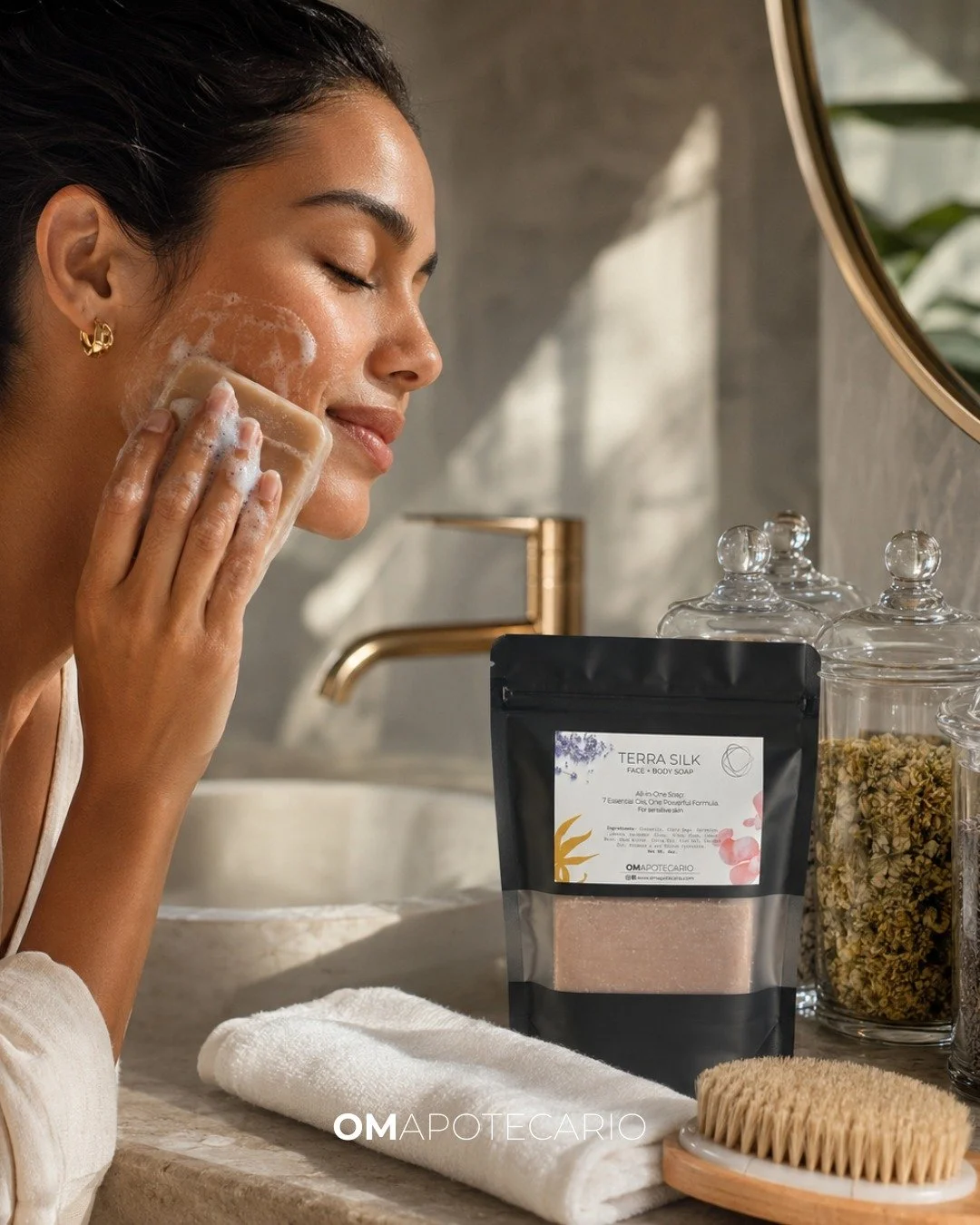 Si es lo suficientemente gentil para tu rostro, imagina lo que puede hacer por el resto de tu piel. ✨

Terra Silk naci&oacute; originalmente con una intenci&oacute;n muy espec&iacute;fica: crear un jab&oacute;n para el rostro que limpiara sin dejar a