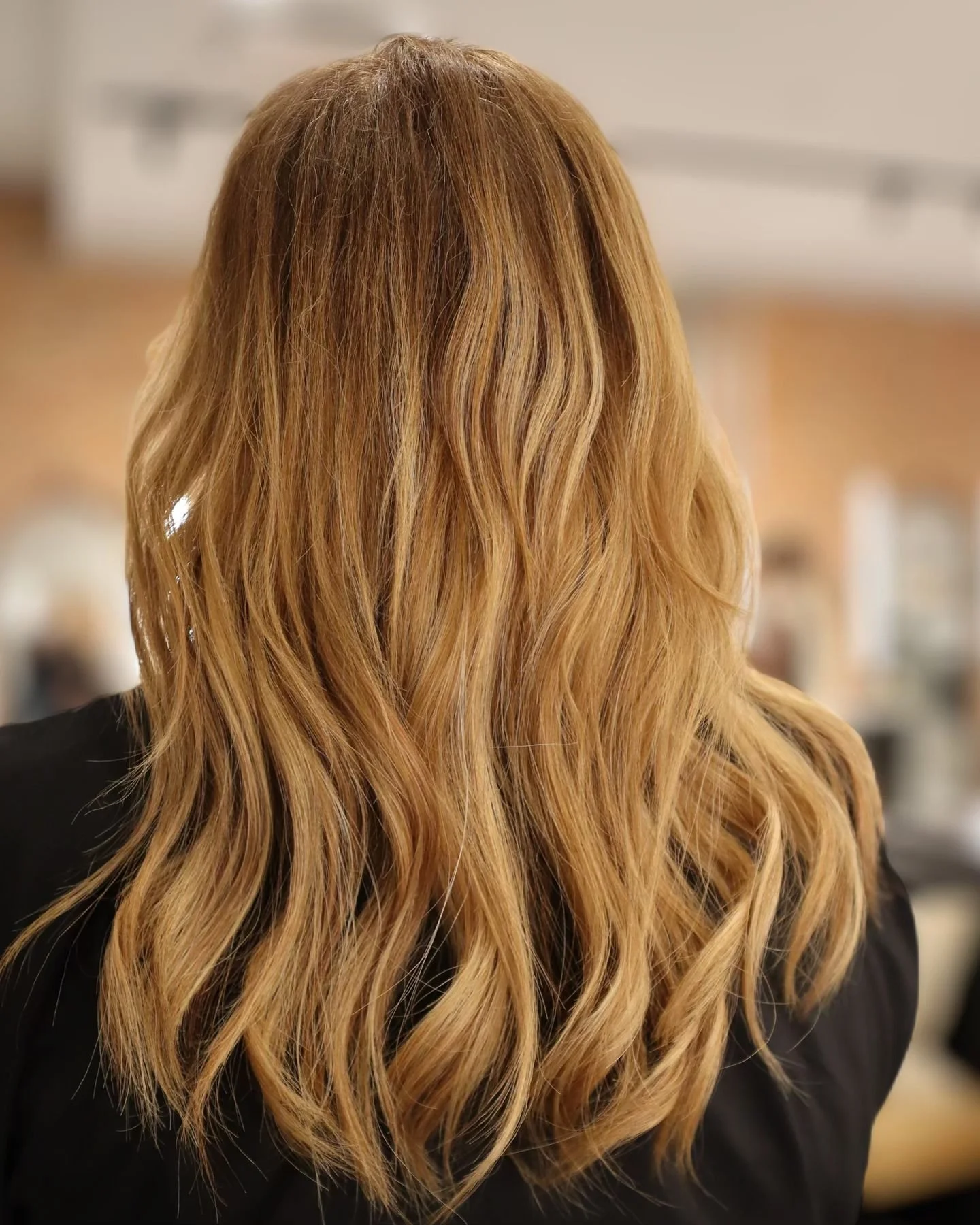 ✨Thinking about getting extensions, but scared that they will look like extensions?✨

That&rsquo;s a legit fear and there are definitely plenty of women out there with extensions that you can spot a mile away. 👀😬

The women that sit in my chair alw