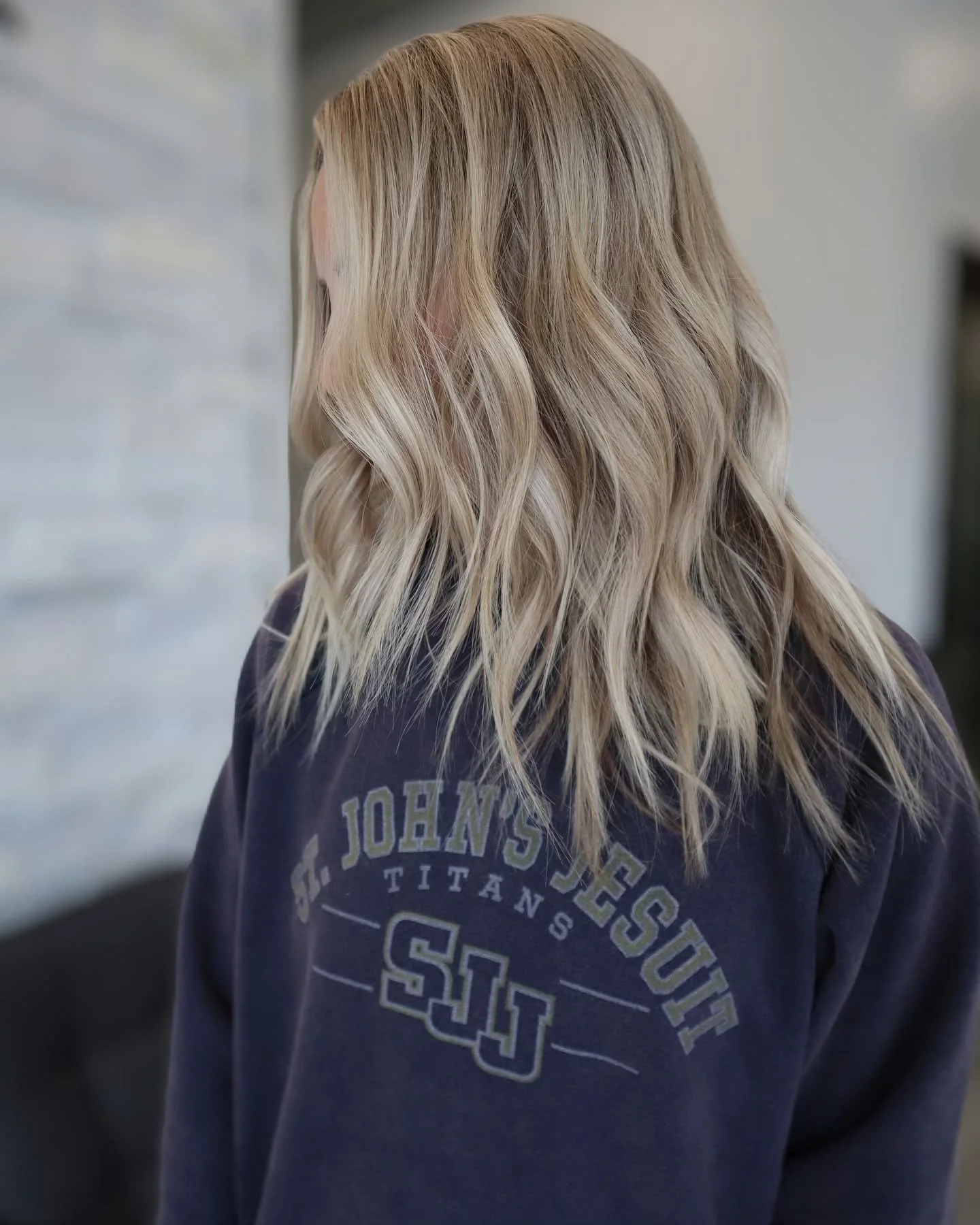 ✨You won&rsquo;t believe where we started ✨

A couple of years ago my guest started with a bob and two rows of extensions.

Today her hair has grown to a length that we both love and she now wears one row for volume, ease of styling, and a nice full 