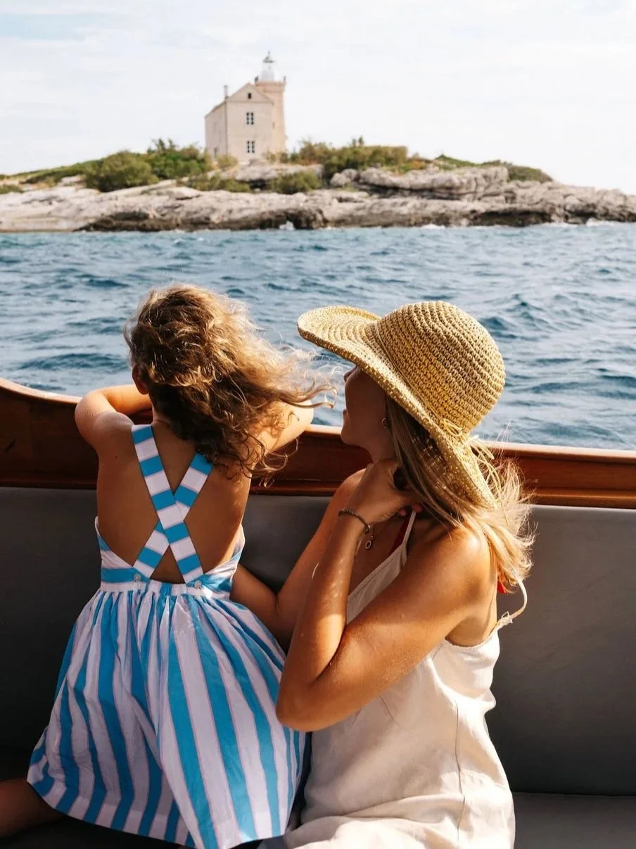 FAMILY BOAT EXPERIENCE