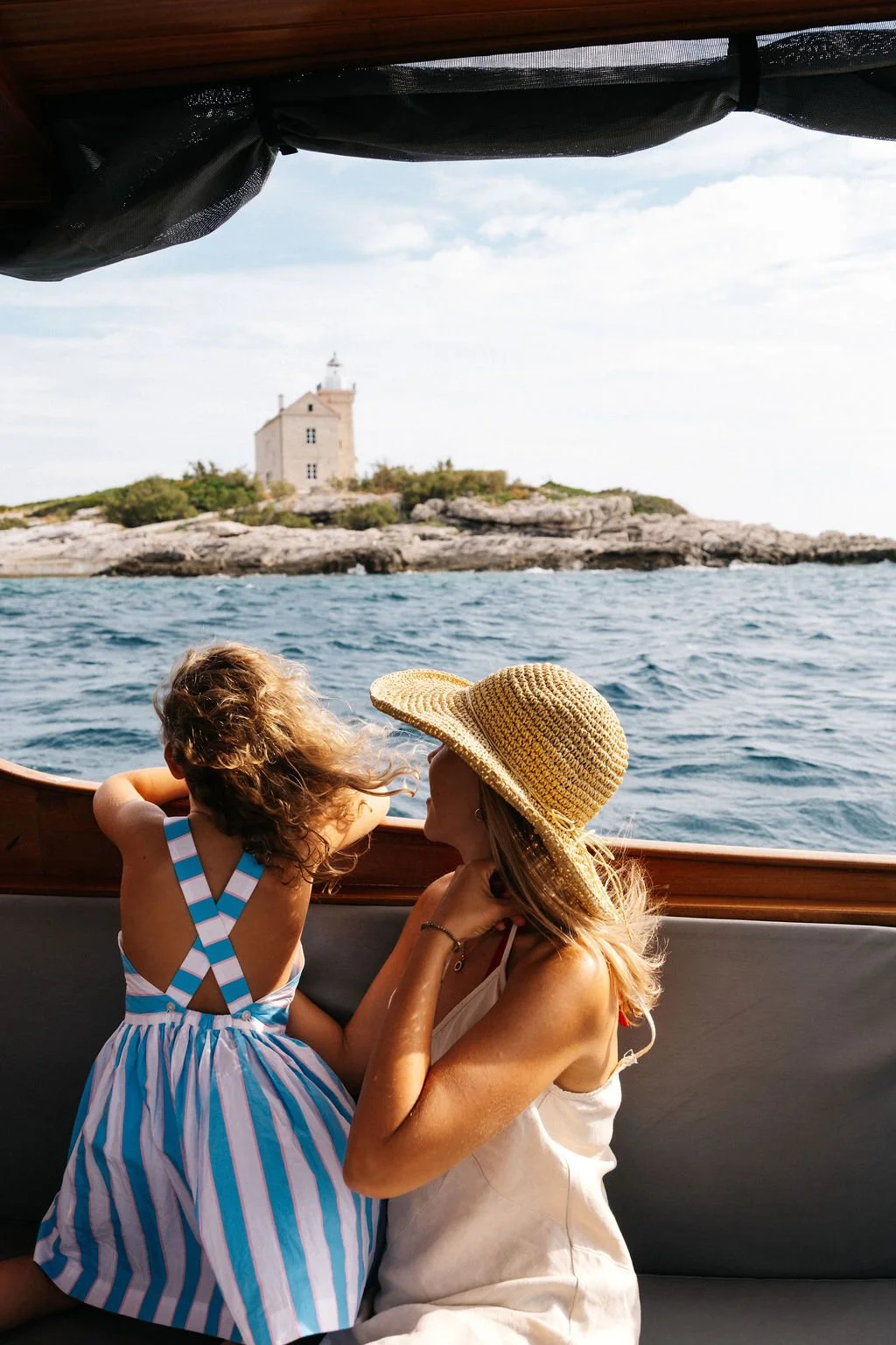 FAMILY BOAT EXPERIENCE
