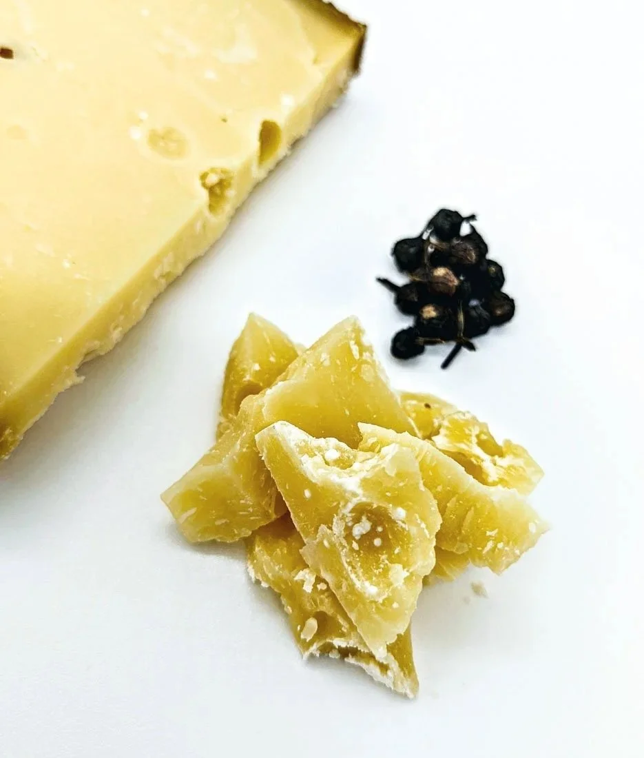 100% Heumilch Bergkäse | Reifung EXTRA WÜRZIG | 100% Rohmilch Bergkäse aus dem Bregenzerwald jetzt online kaufen in Ferdl's Käse online Shop