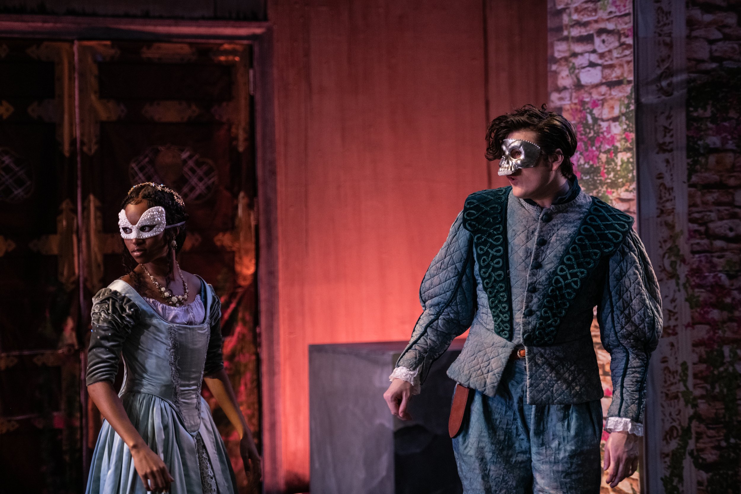 romeo-juliet-new-school-211215-100.jpg