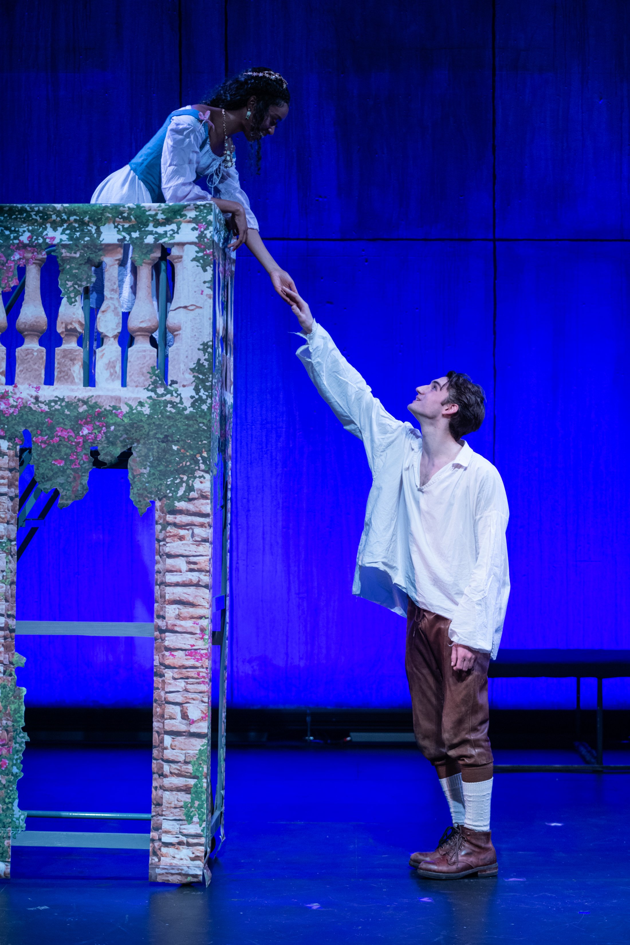 romeo-juliet-new-school-211215-155.jpg