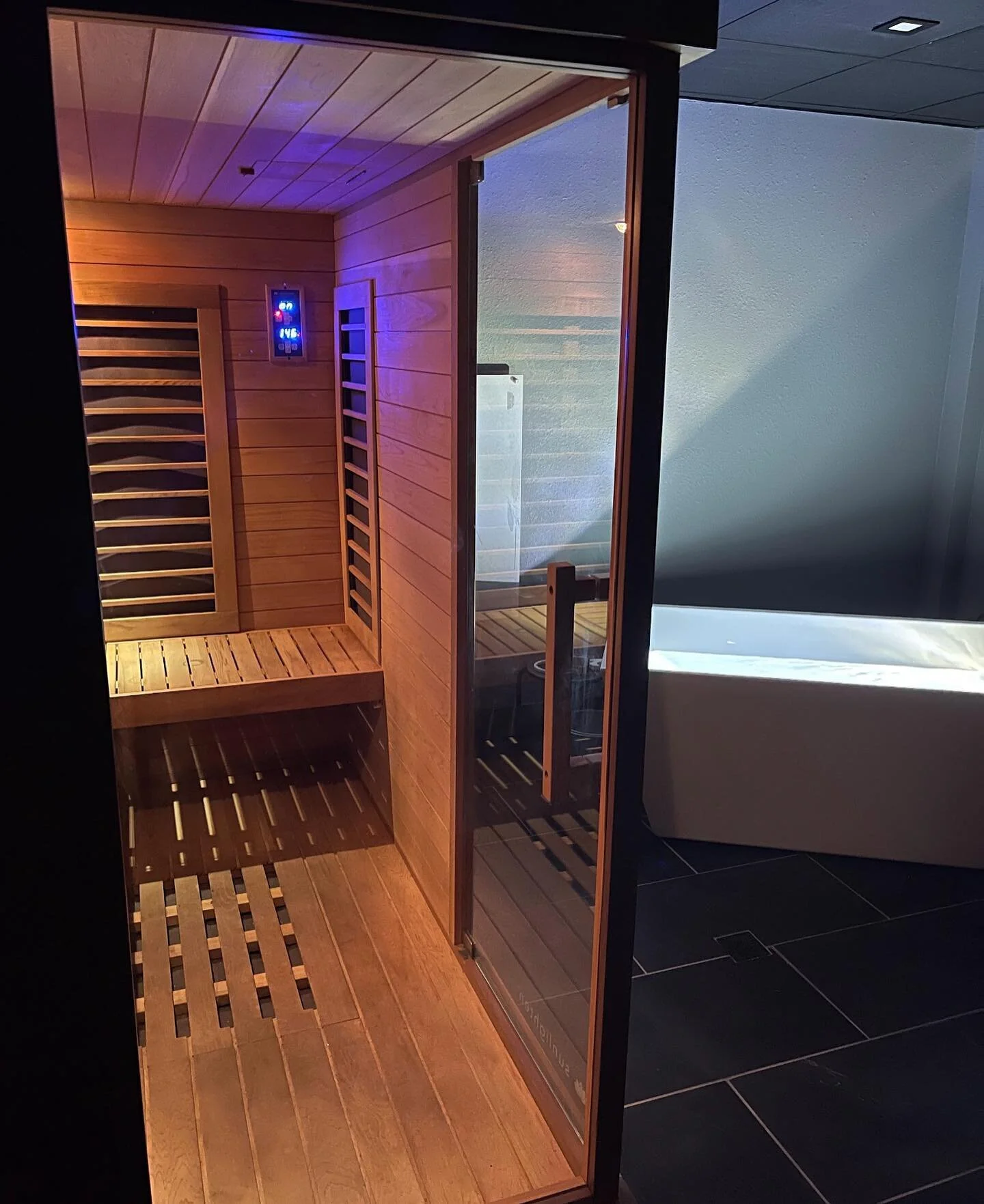 Victory Float Lounge - Image 10