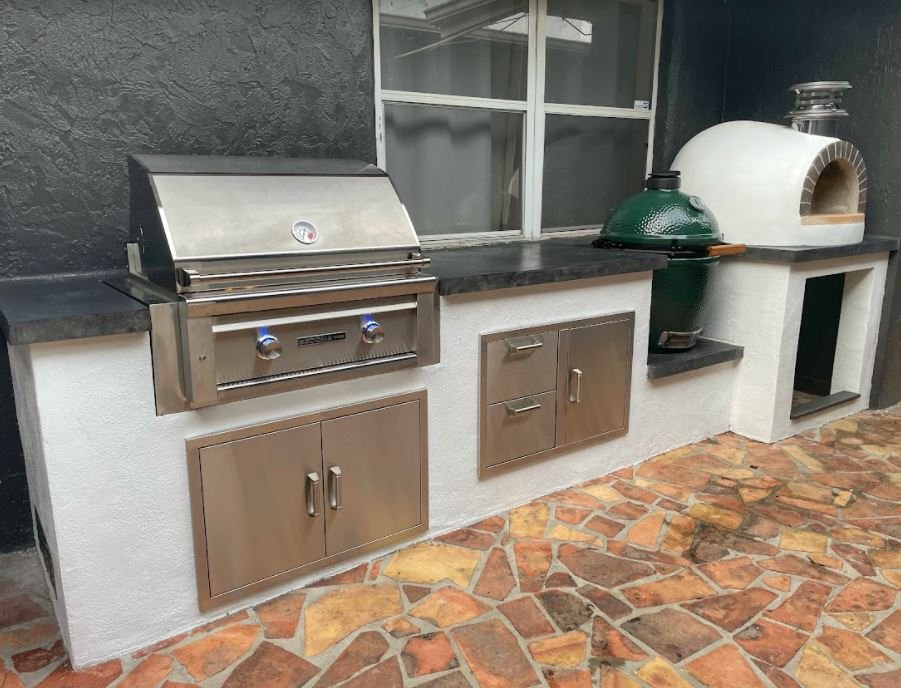 Outdoor Kitchen With Pizza Oven.JPG