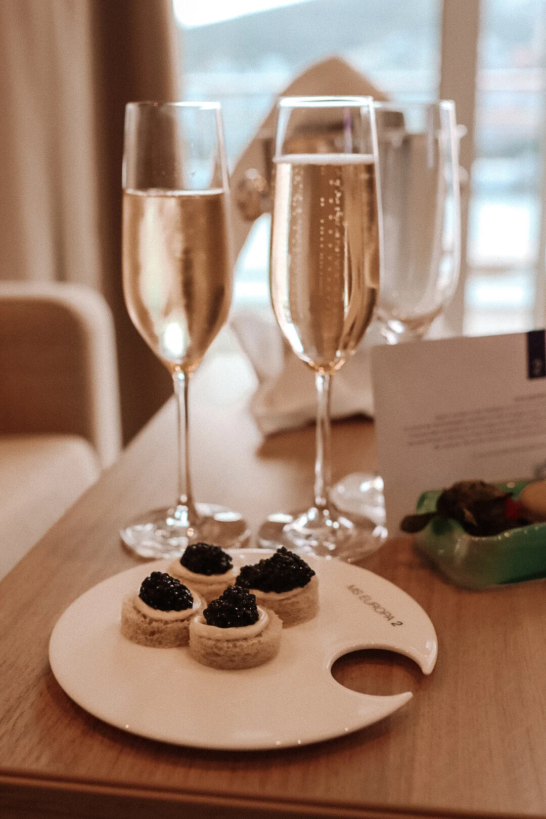 Champagner und Kaviar zur Begrüssung